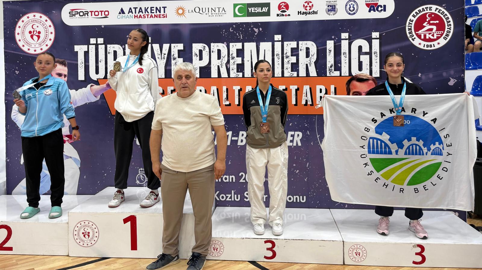 Büyükşehir sporcuları başarılarıyla göz dolduruyor