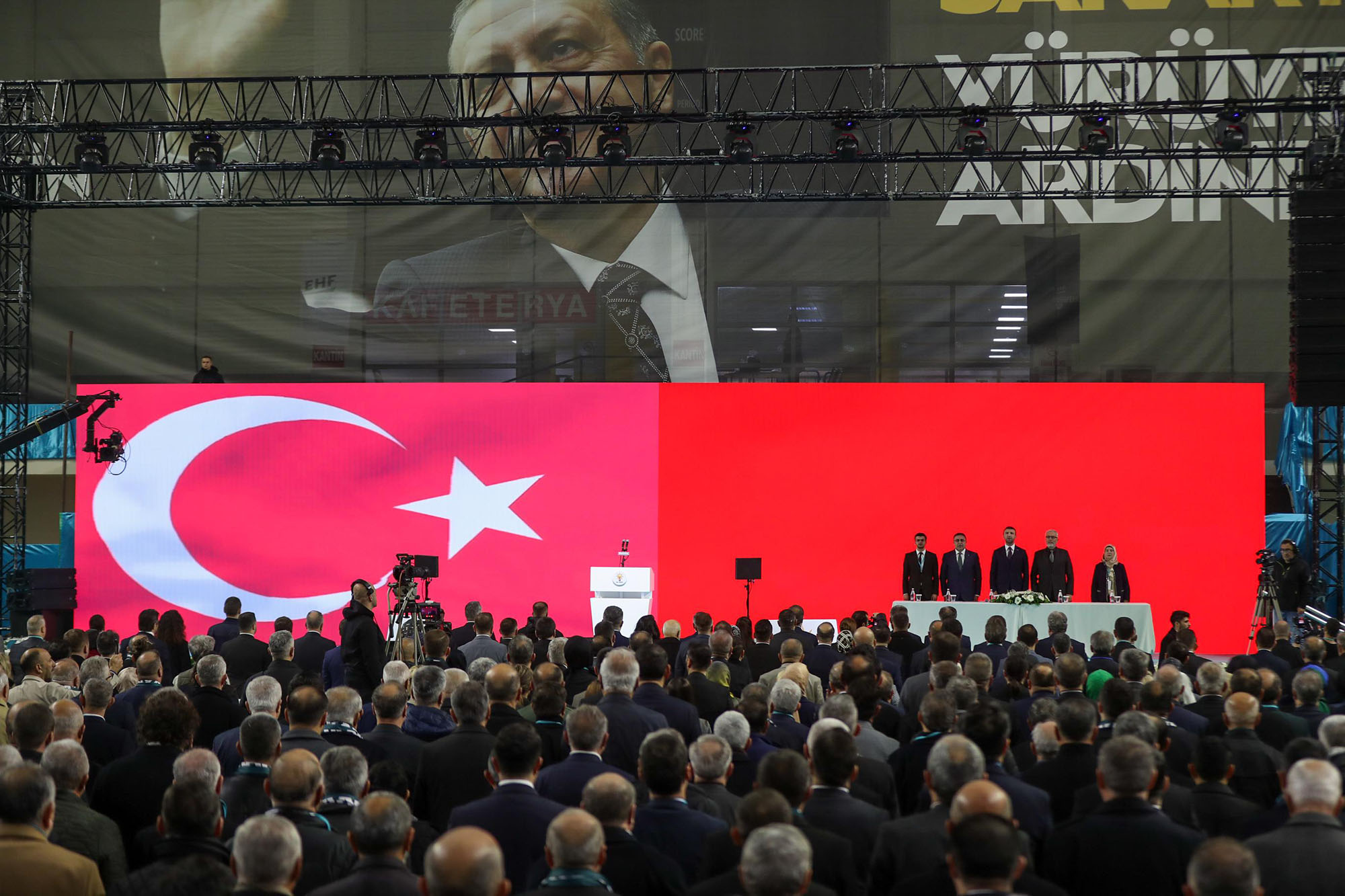 “Davamızın ve liderimizin yanında olmaya devam edeceğiz”