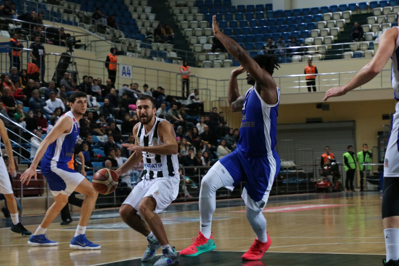 Büyükşehir Basket evinde kazandı