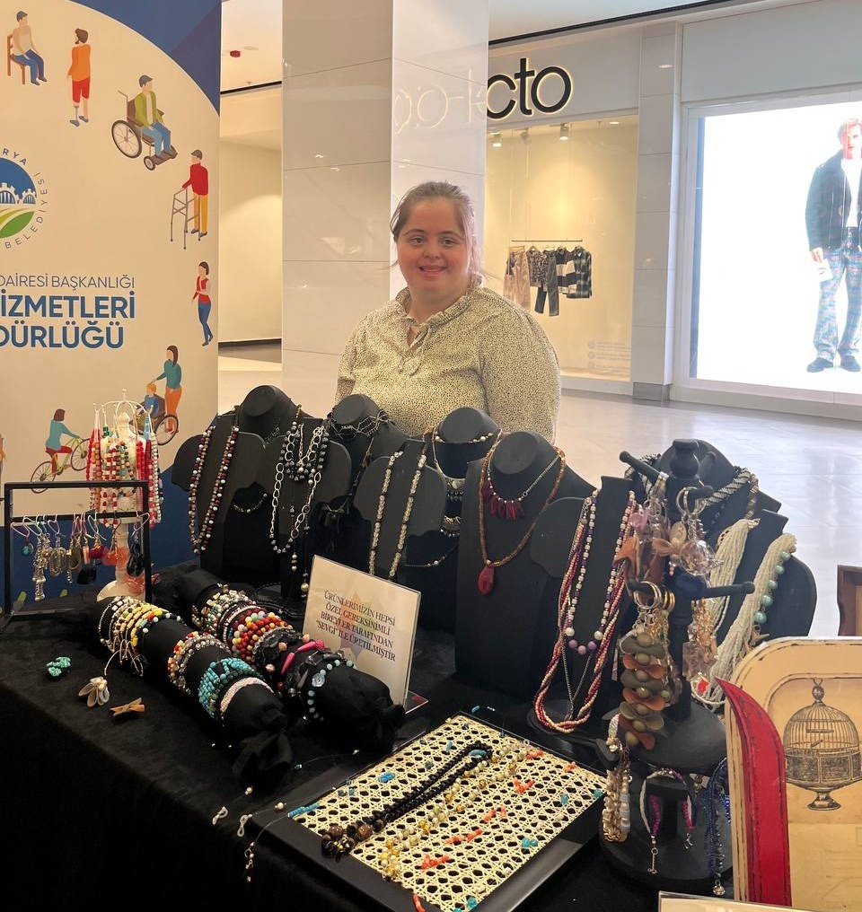 Engelsiz Hobi Atölyelerinin el emeği ürünleri Agora AVM’de sergilendi