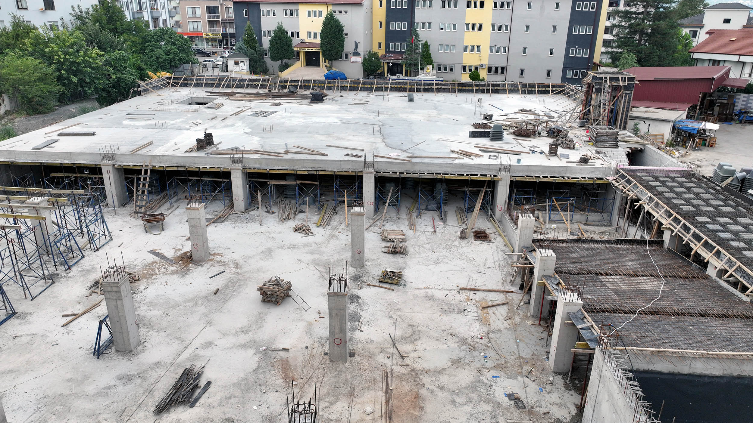 Sapanca Meydanı ve spor salonu projeleri hızla ilerliyor