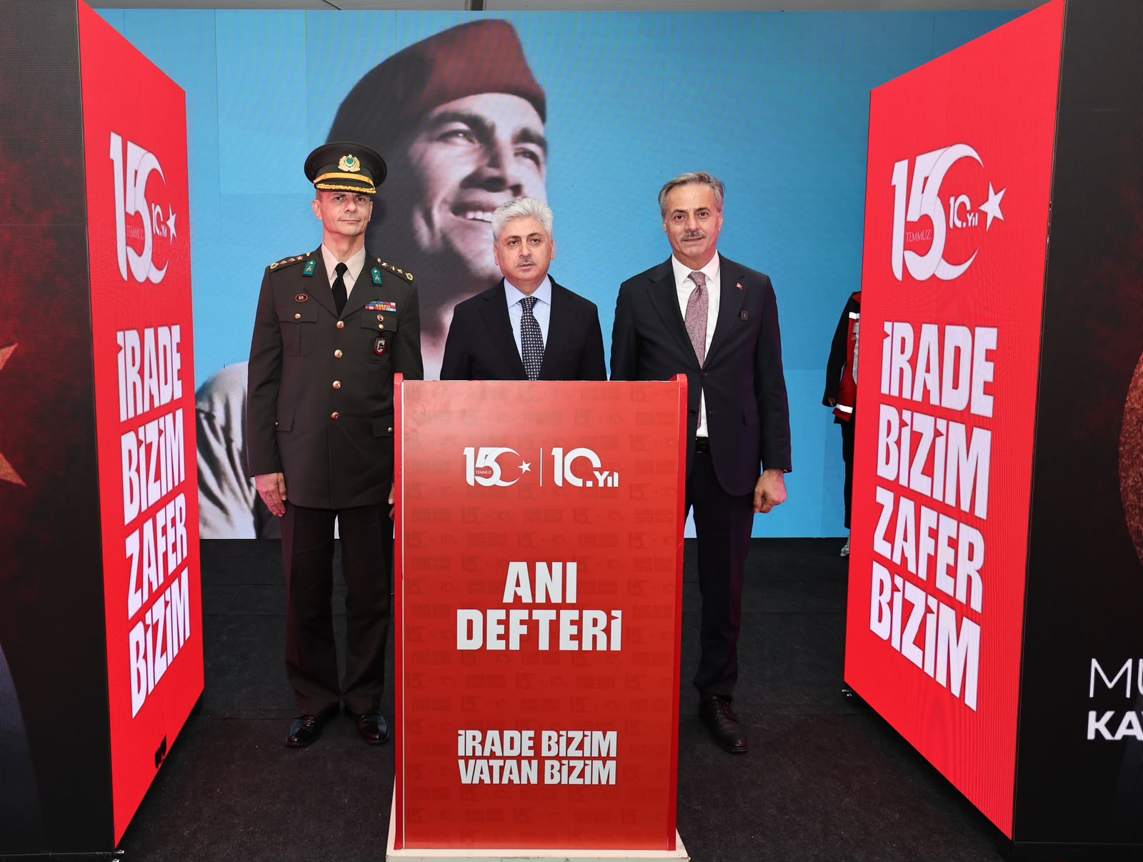 “Milletimiz uğruna can verilen vatanı darbecilere teslim etmedi, hiçbir zaman etmeyecek”