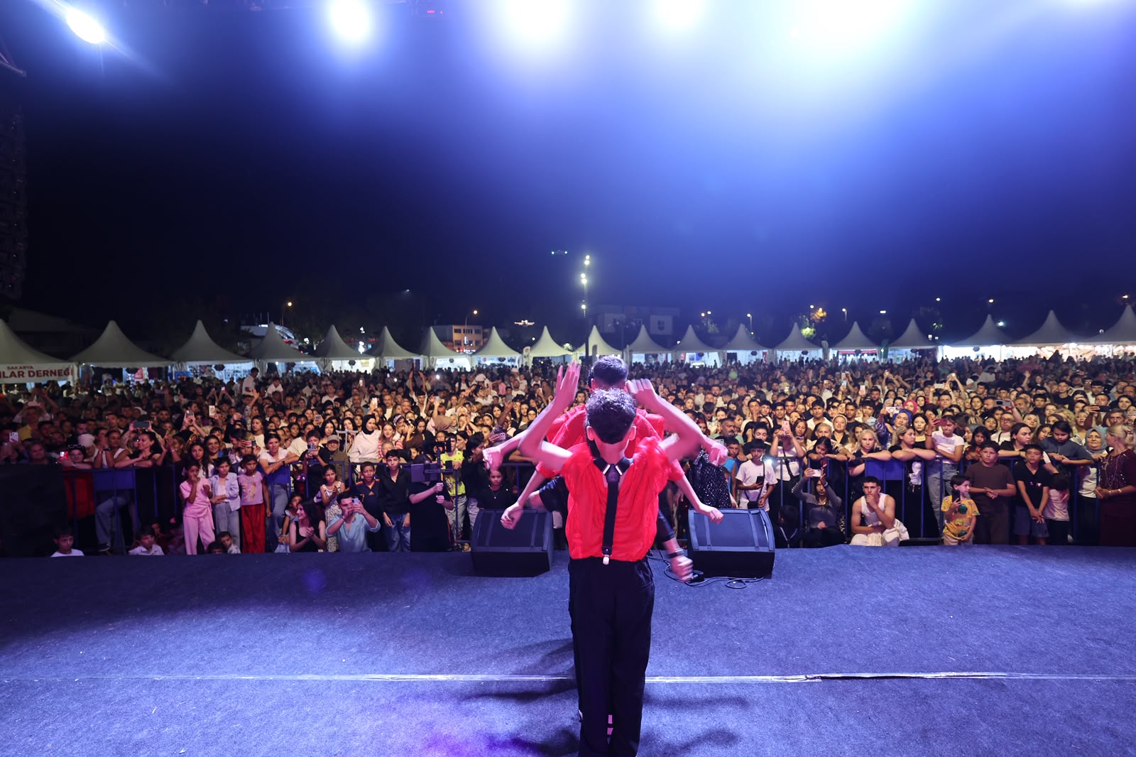 Millet Bahçesi’nde kültürlerin buluştuğu festival renkli finalle tamamlandı