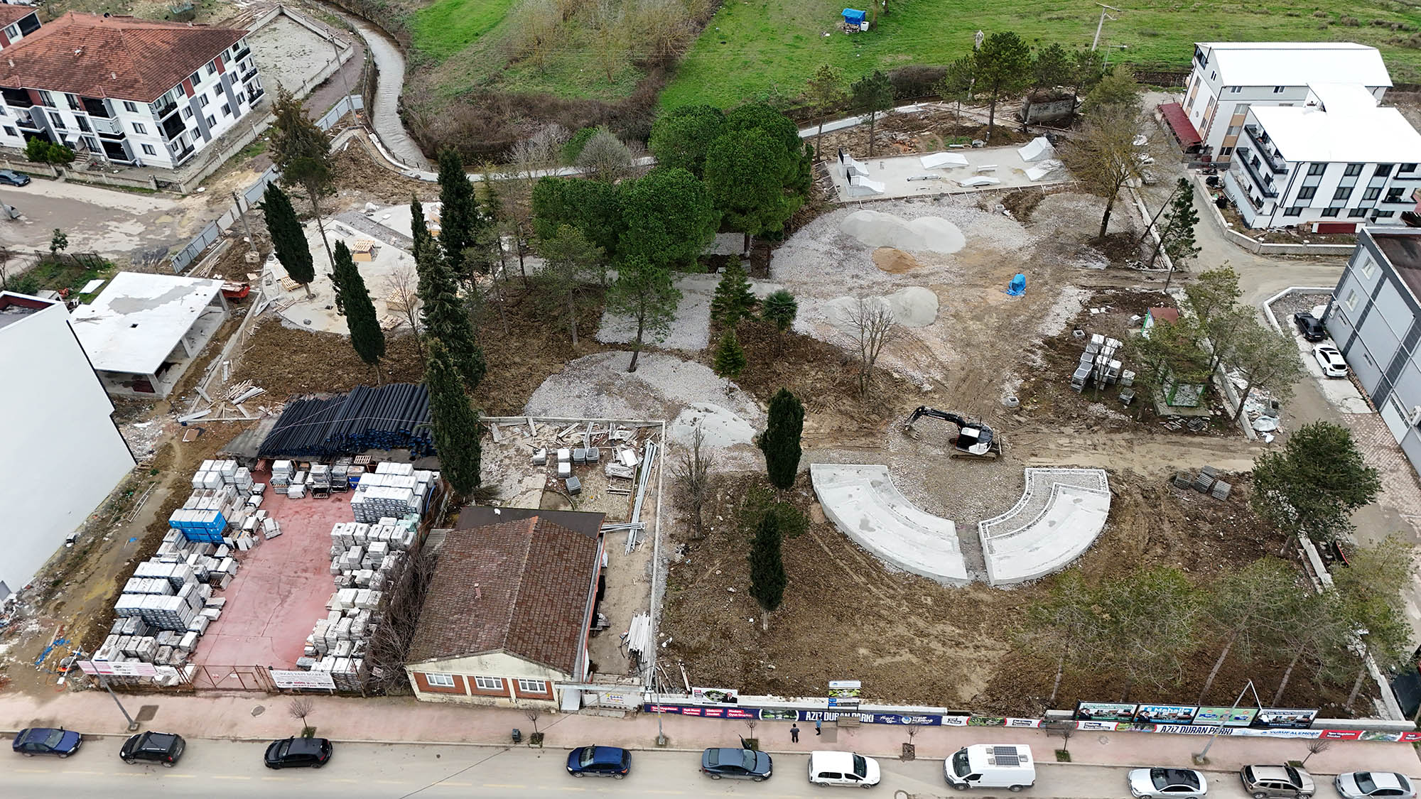 Kaynarca’nın yeni yaşam alanı olacak proje hız kazandı: Trambolinler, 3 pota basket sahası ve kaykay pisti…