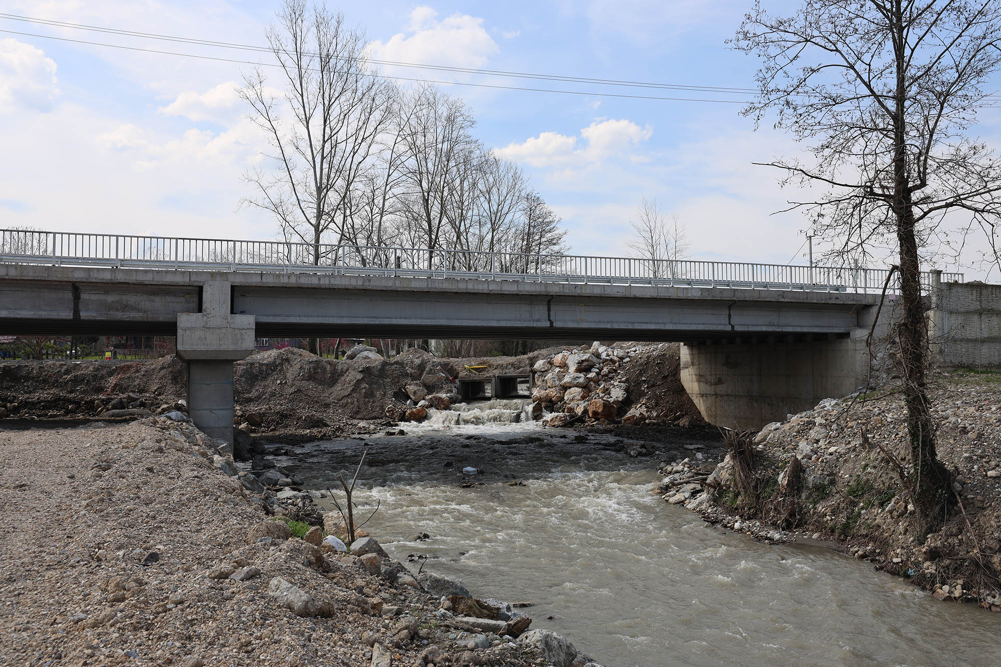 Karapürçek Mesudiye Köprüsü ile geçişler güvenli hale geldi