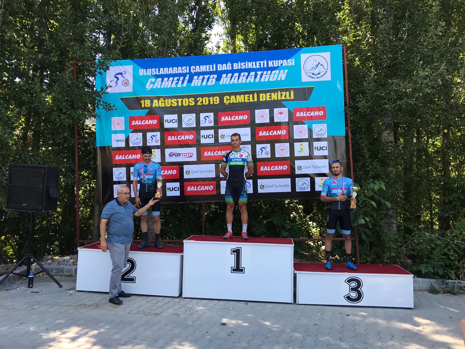 Büyükşehirli sporcular Denizli’de kürsüde