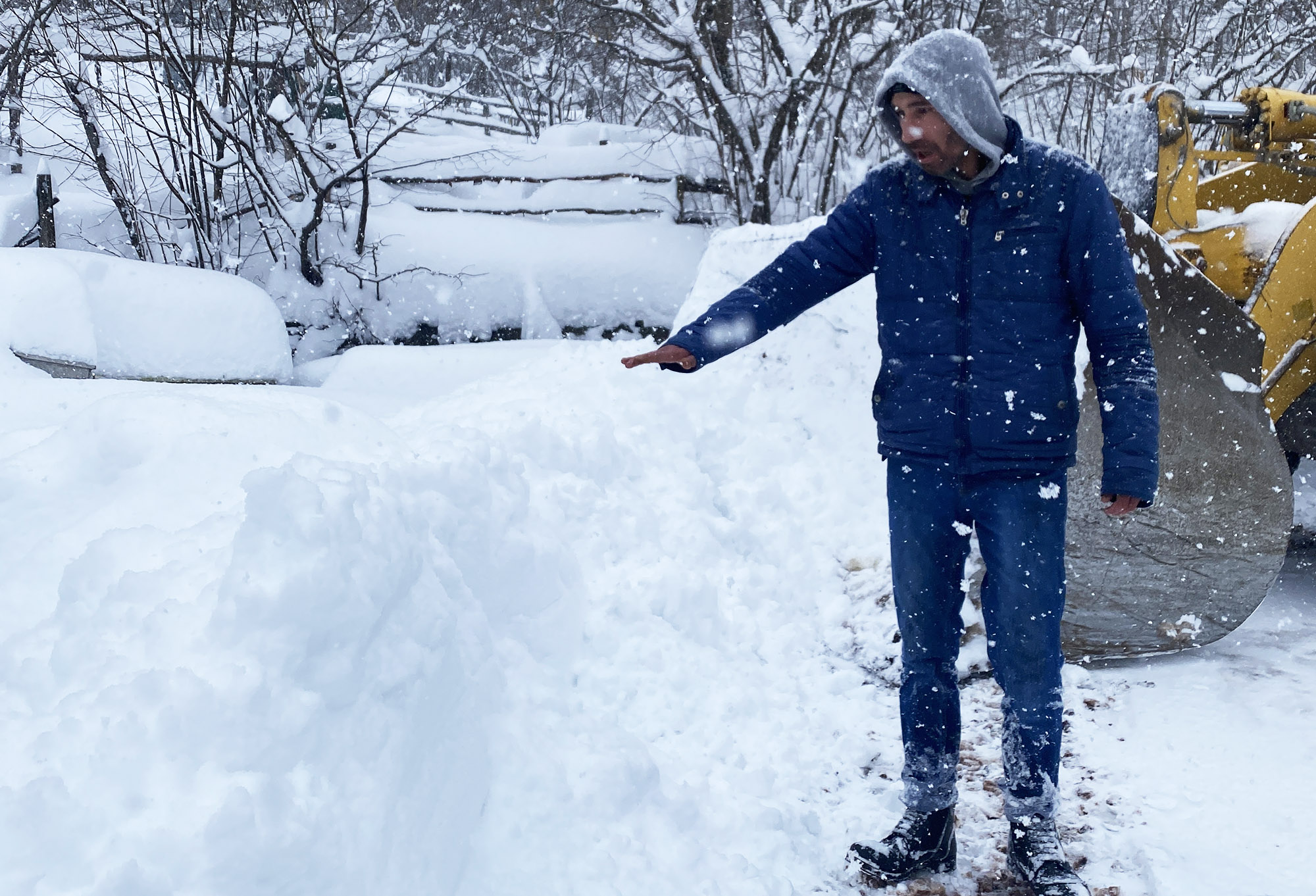Büyükşehir’den acil müdahale: Karda mahsur kalan hastaya ulaşıldı