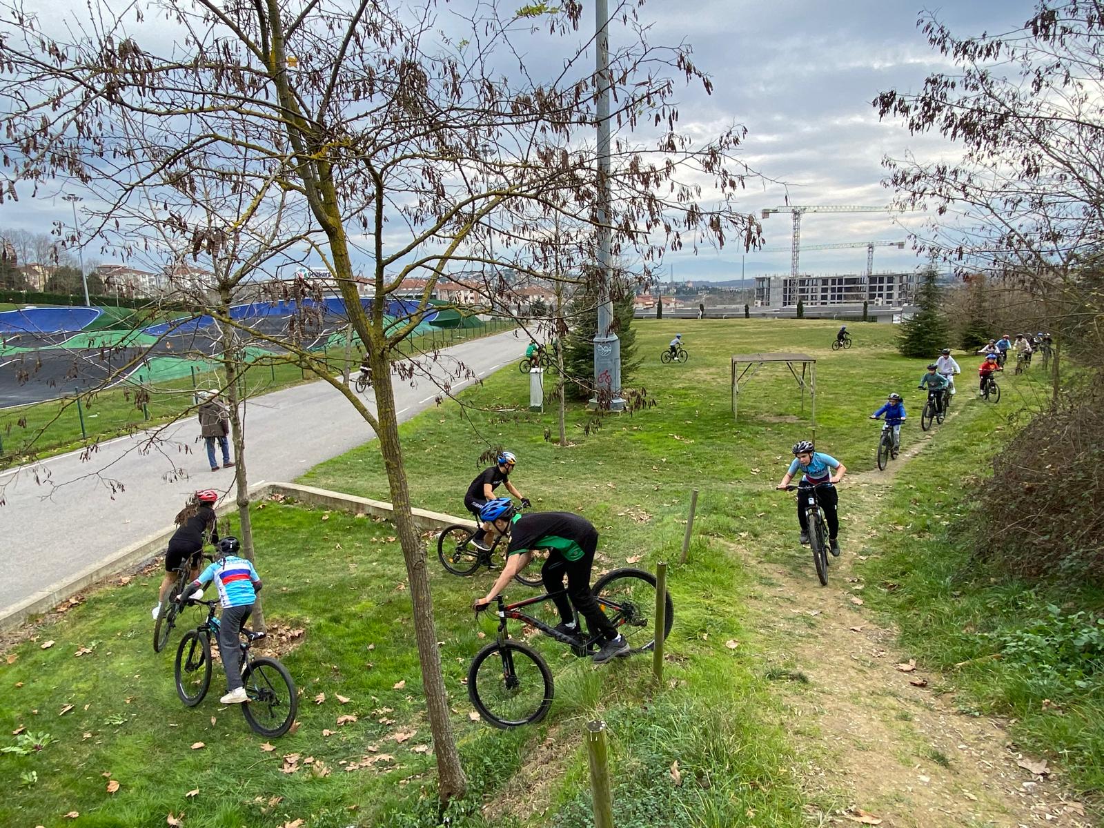 Vadinin zorlu yamaçlarında geleceğin şampiyon pedalları yetişiyor