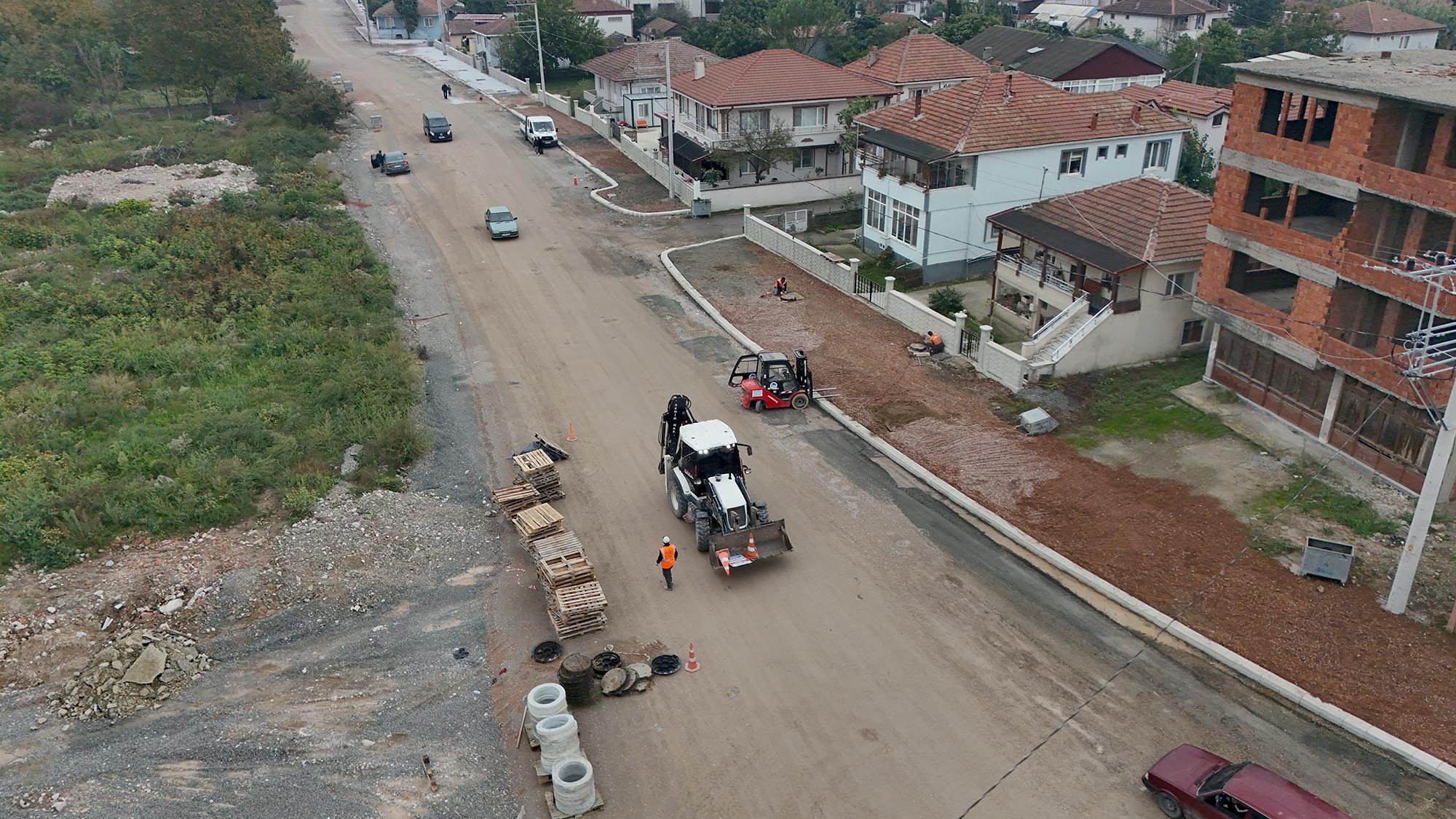 Hanlı-OSB duble yolunda önce kaldırım ve bisiklet yolu, ardından asfalta geçilecek