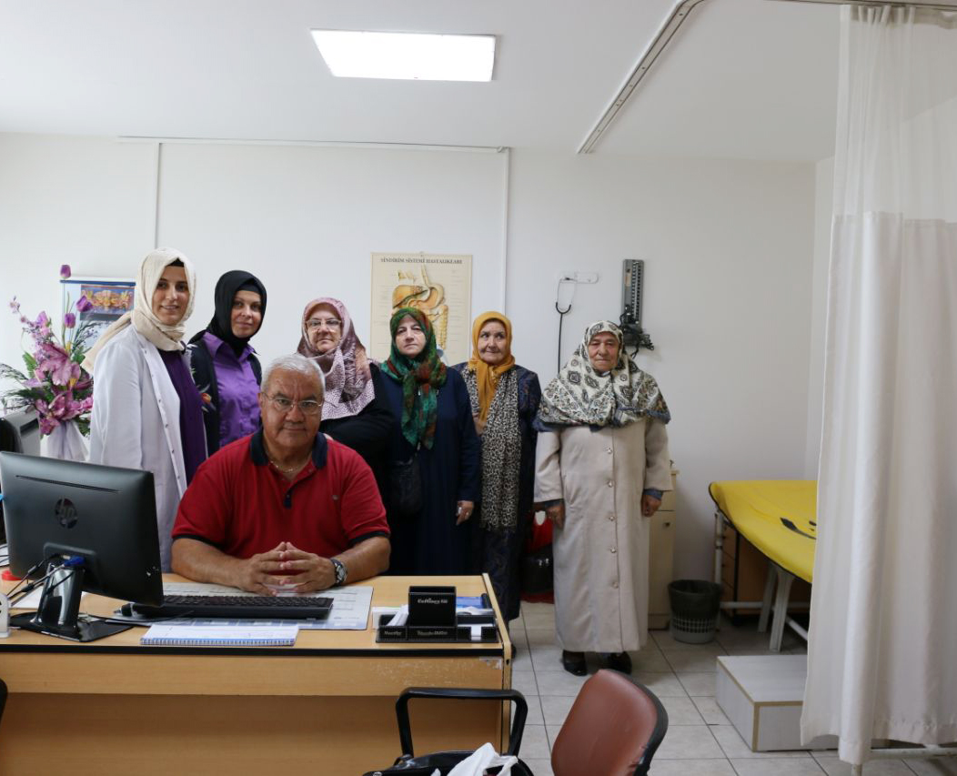 Yaşlılar sağlık taraması için Tıp Merkezi’nde