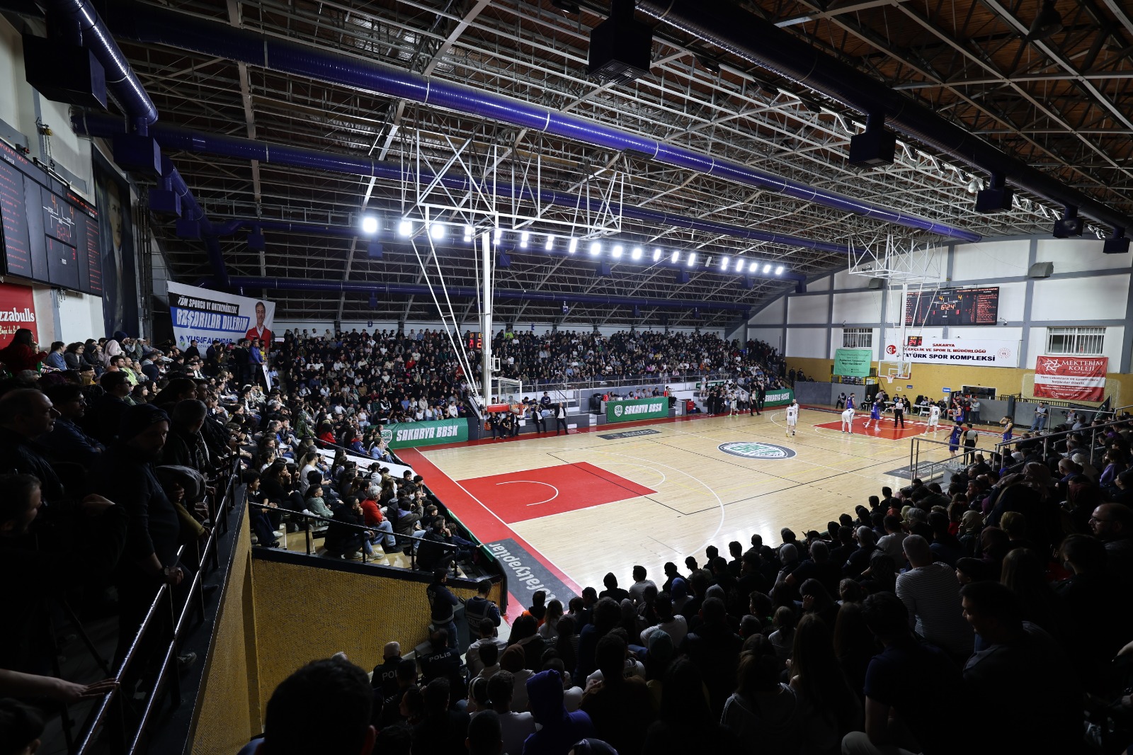 Büyükşehir basketbol yarı final serisine galibiyetle başladı