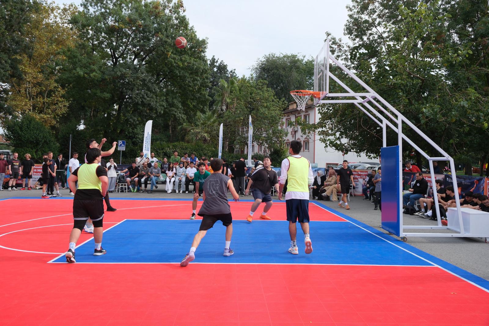 Aziz Duran Parkı’nda 3x3 sokak basketbolu şöleni: 250’den fazla sporcu parkede ter döktü