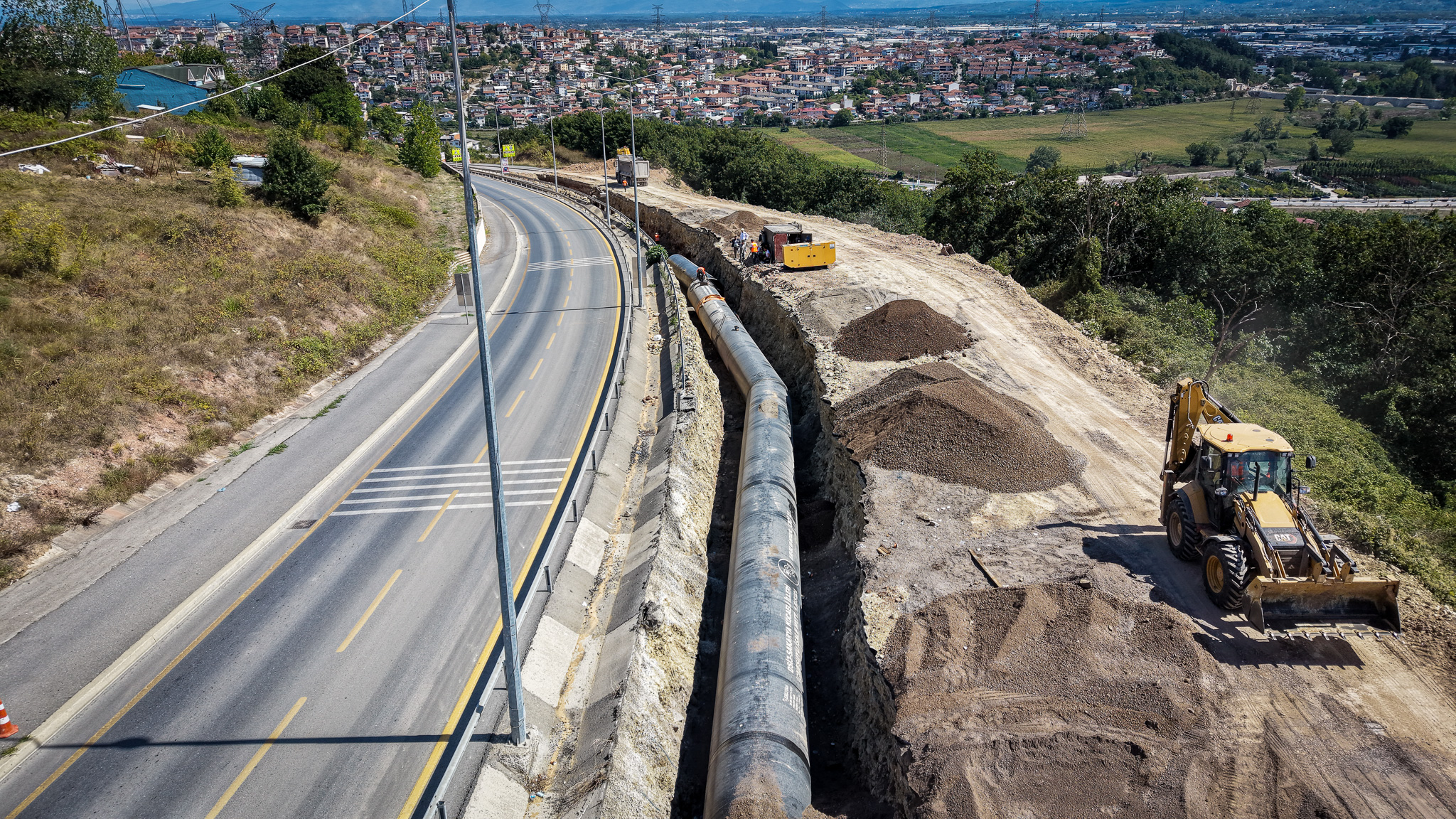 Ekipler üç koldan, mesai mefhumu gözetmeksizin çalışıyor