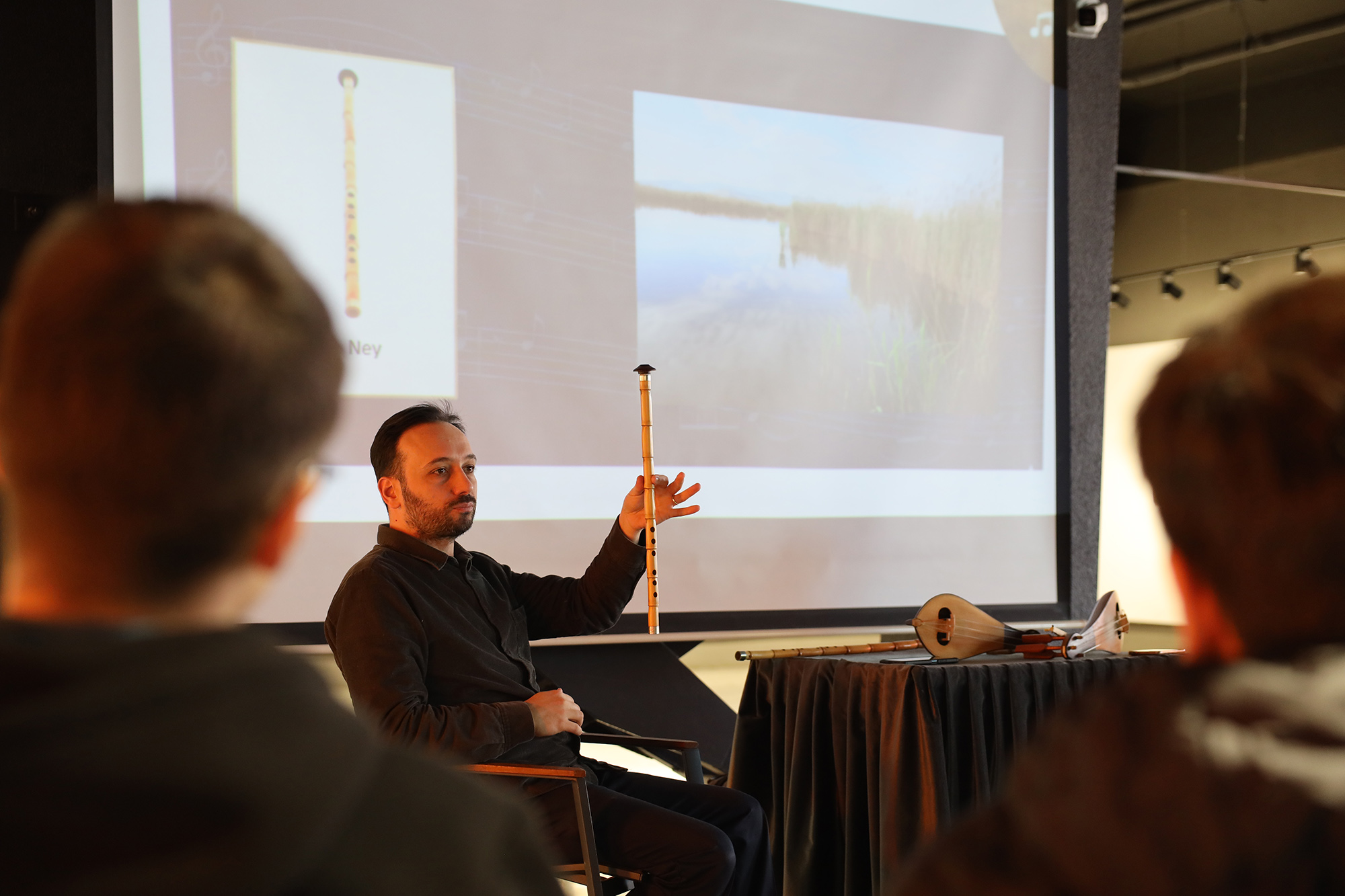 Çocuklara OSM’de müziğin dünyasına yolculuk yaptı