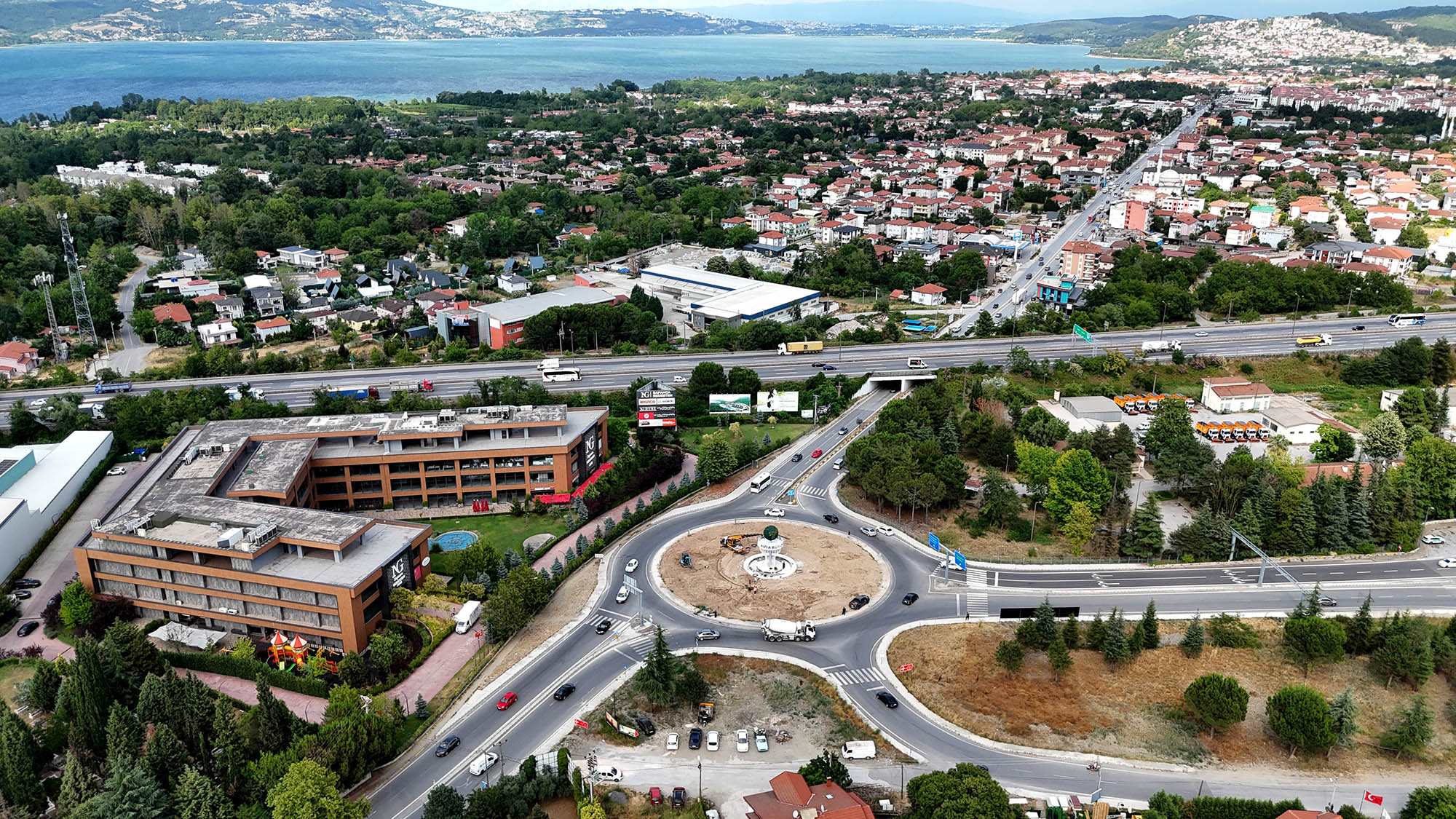 Sapanca’nın yeni vitrininde ‘yeşil dünya’ detayı