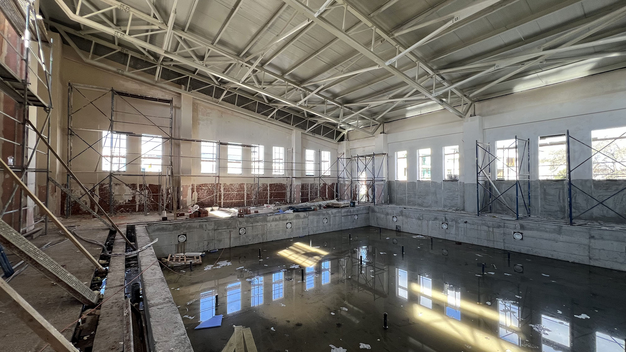 Arifiye’de binlerce genci heyecanlandıran ilerleyiş: Havuzun yaz sezonunda kapılarını açması hedefleniyor