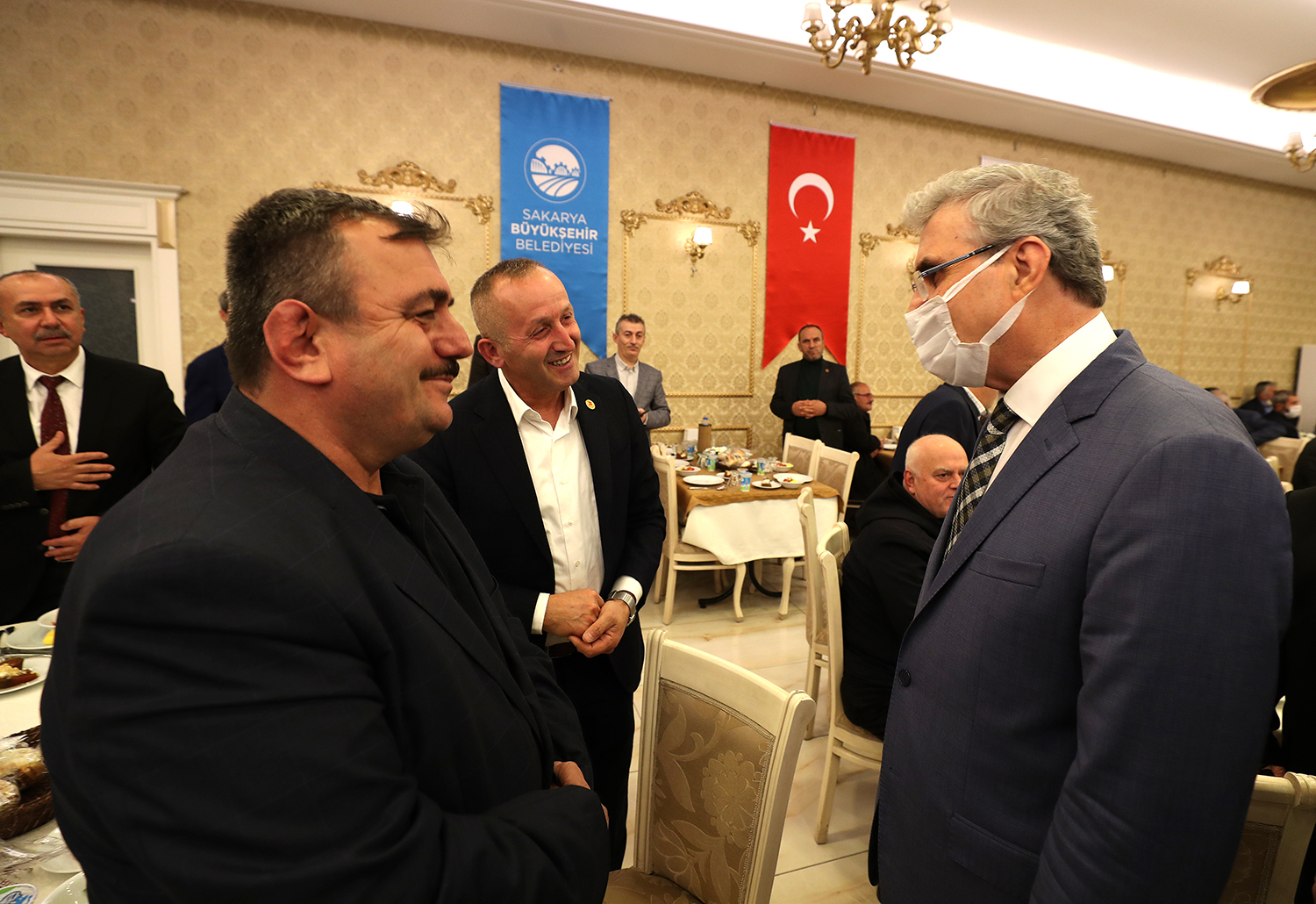 Başkan Ekrem Yüce, muhtarlarla bir araya geldi