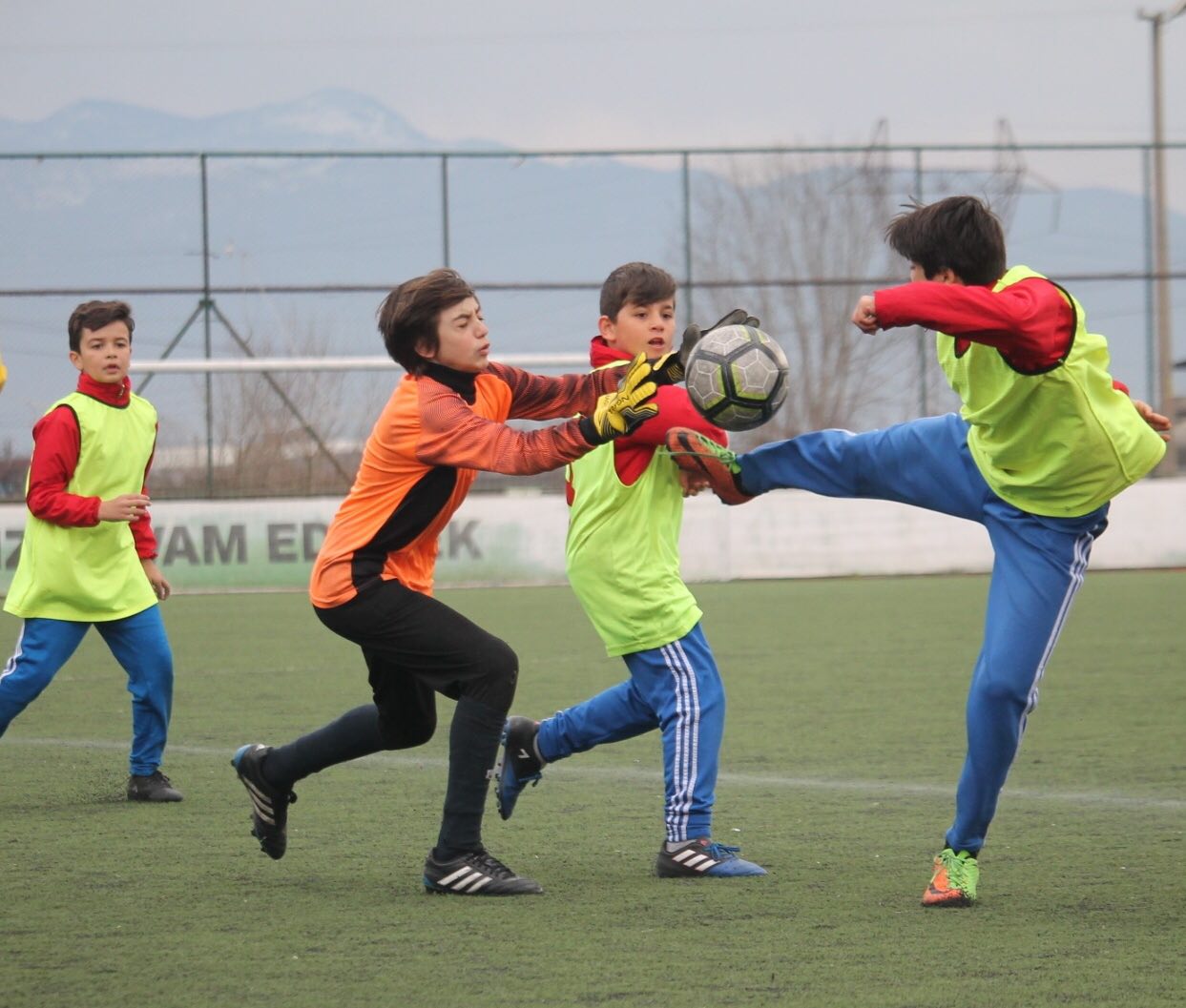 Büyükşehir Futbol Okulu’na yoğun ilgi