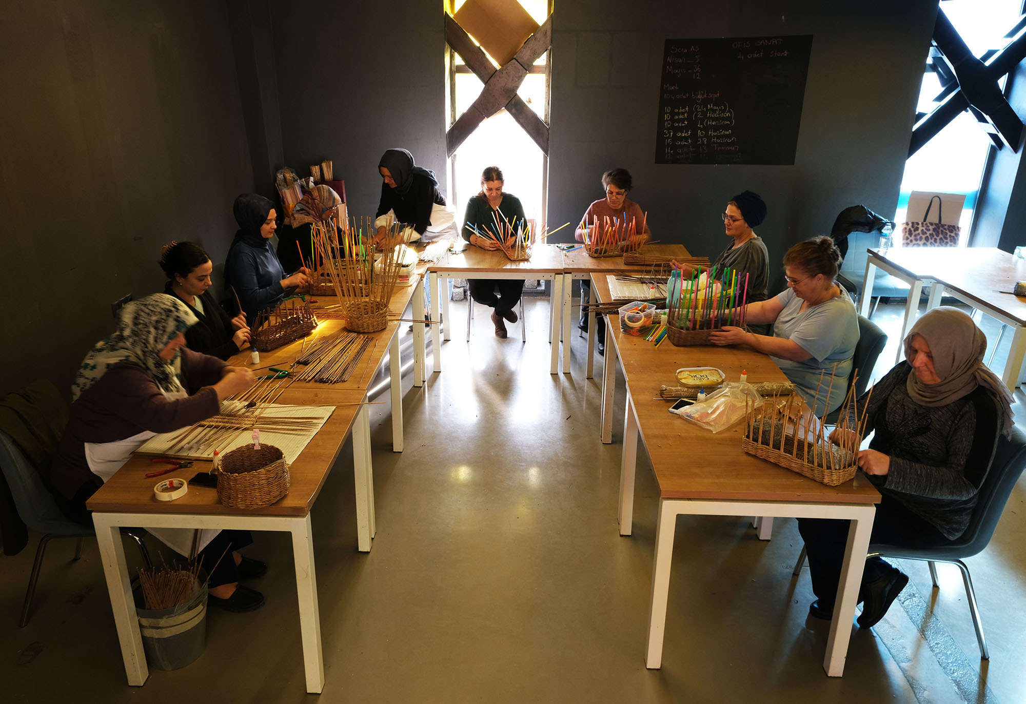 Çöpten hayata kâğıdın yolculuğu. Atık maharetli ellerde sanata dönüşüyor