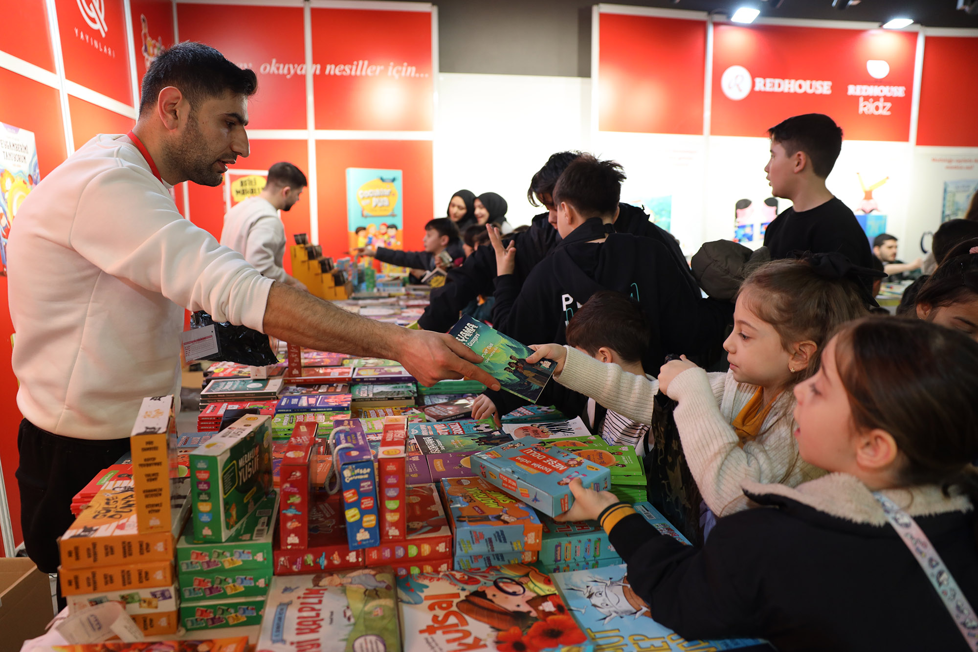 Sakarya Çocuk Edebiyatı Fuarı’na akın ediyor: 2 günde rekor katılım