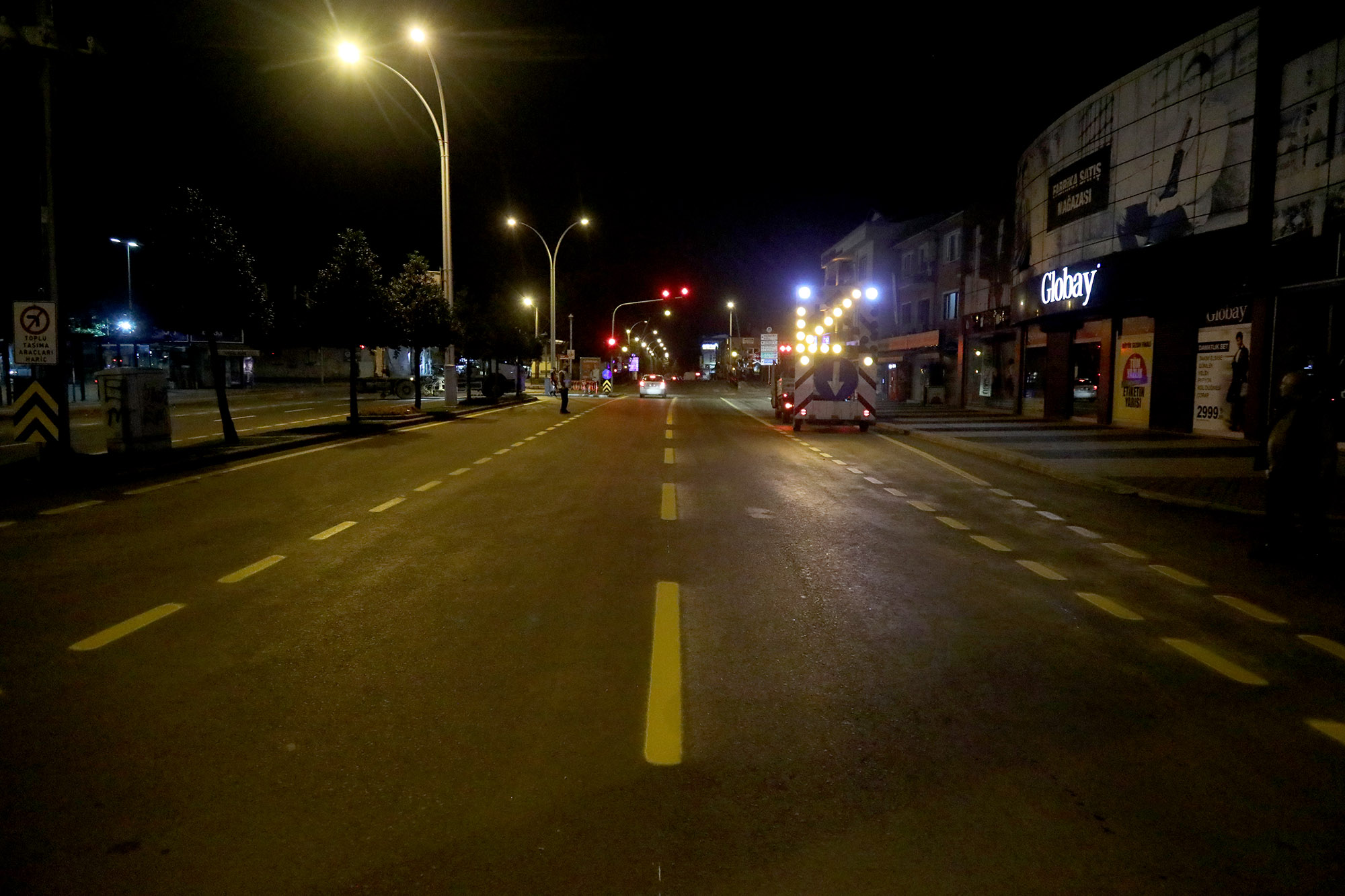  Büyükşehir’den Bosna Caddesi’ne estetik katan gece mesaisi