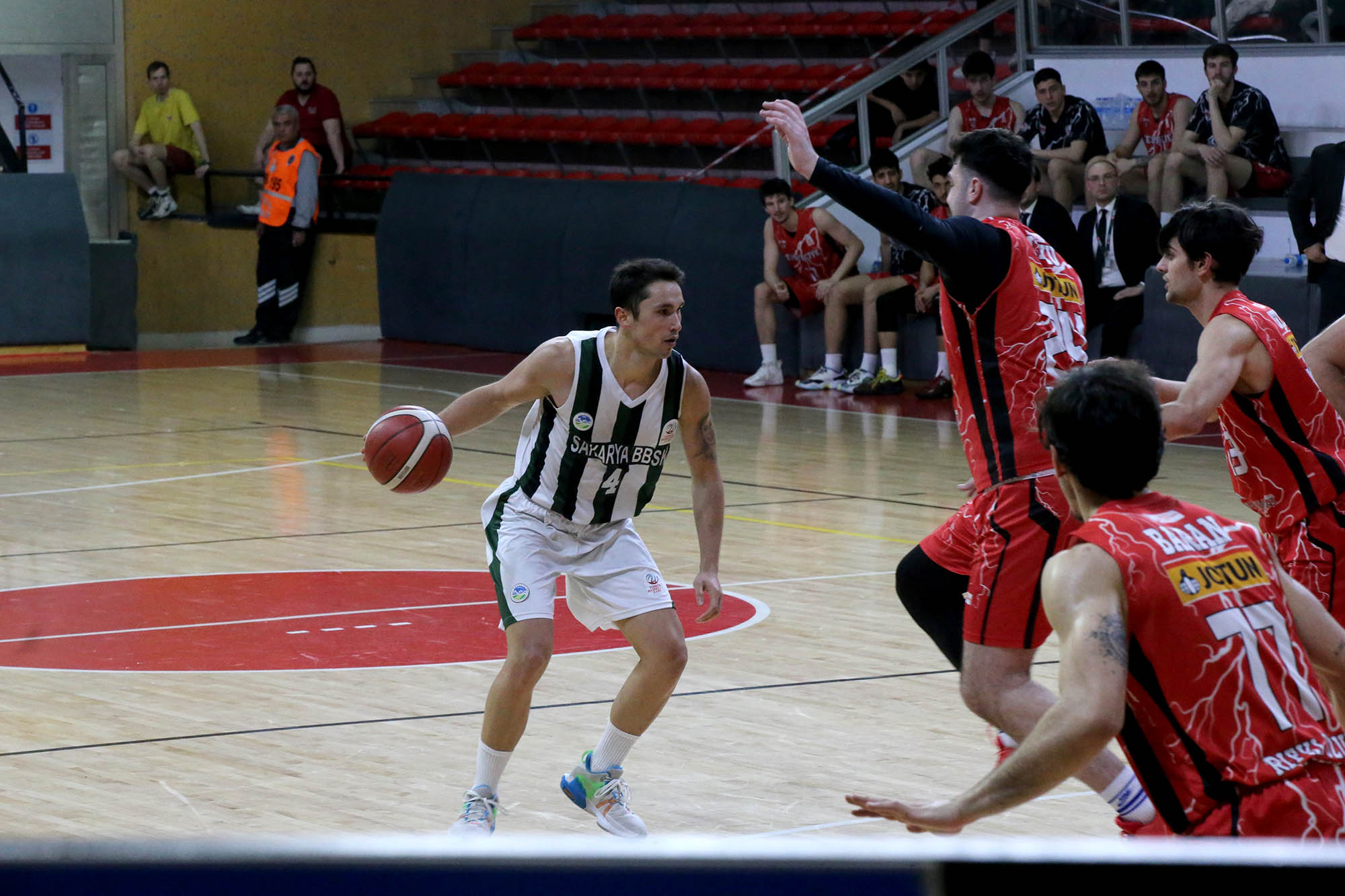 Büyükşehir Basketbol son 16’da dolu dizgin: 82-77