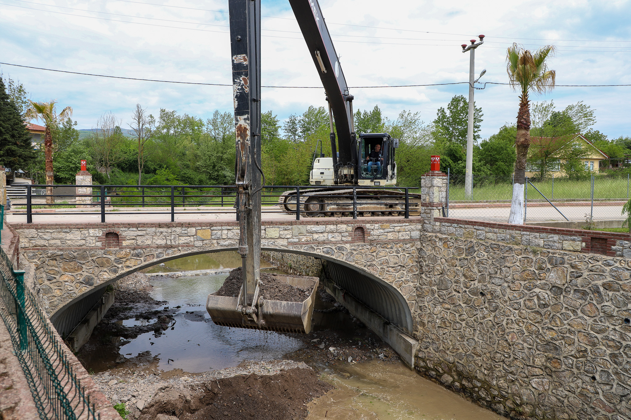 Hendek Kazımiye Mahallesi’nde dere ıslah çalışmaları tamamlandı