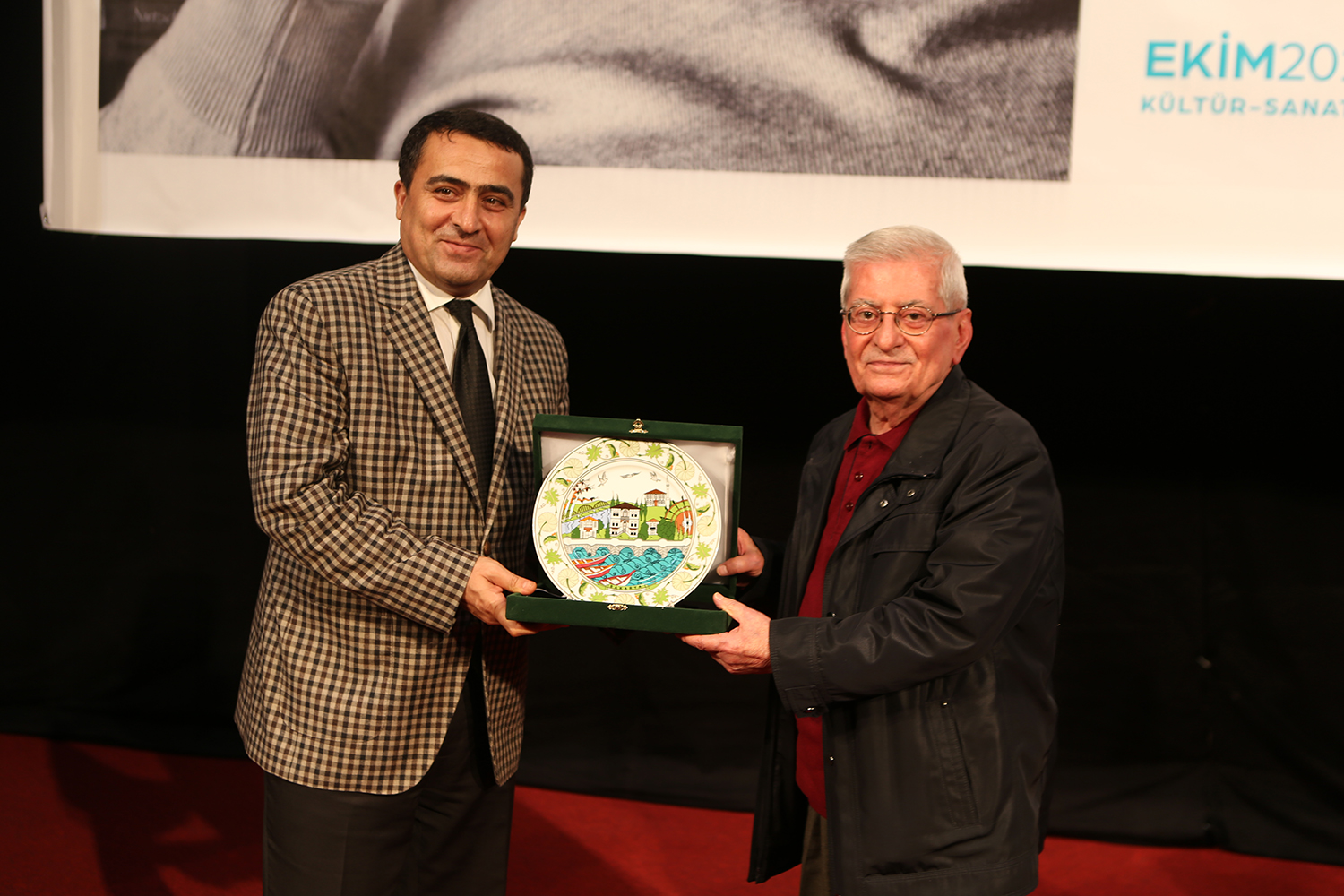 Şiir Seneler Sonra da Olsa Muhatabını Bulur