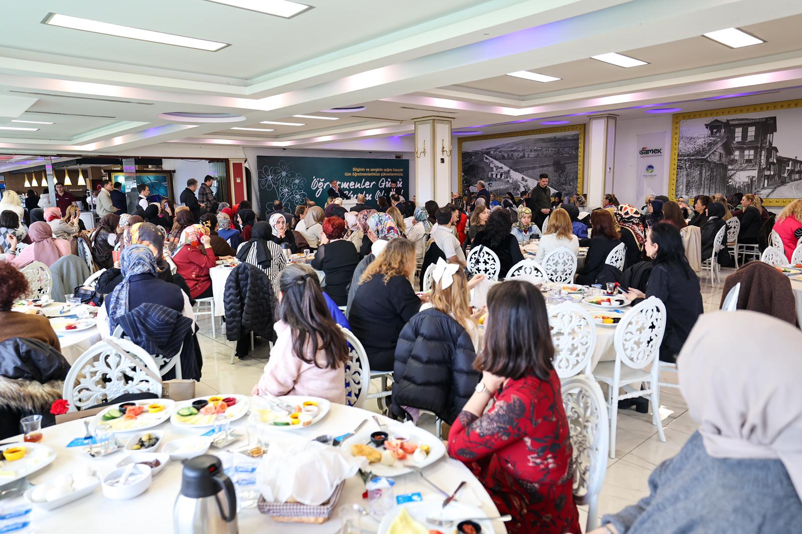 “Öğretmenlik hiçbir ölçüyle tarif edilmeyecek kadar yüce bir meslektir”