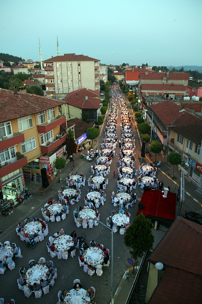 Ferizli Sofralarında Gönüller Buluştu