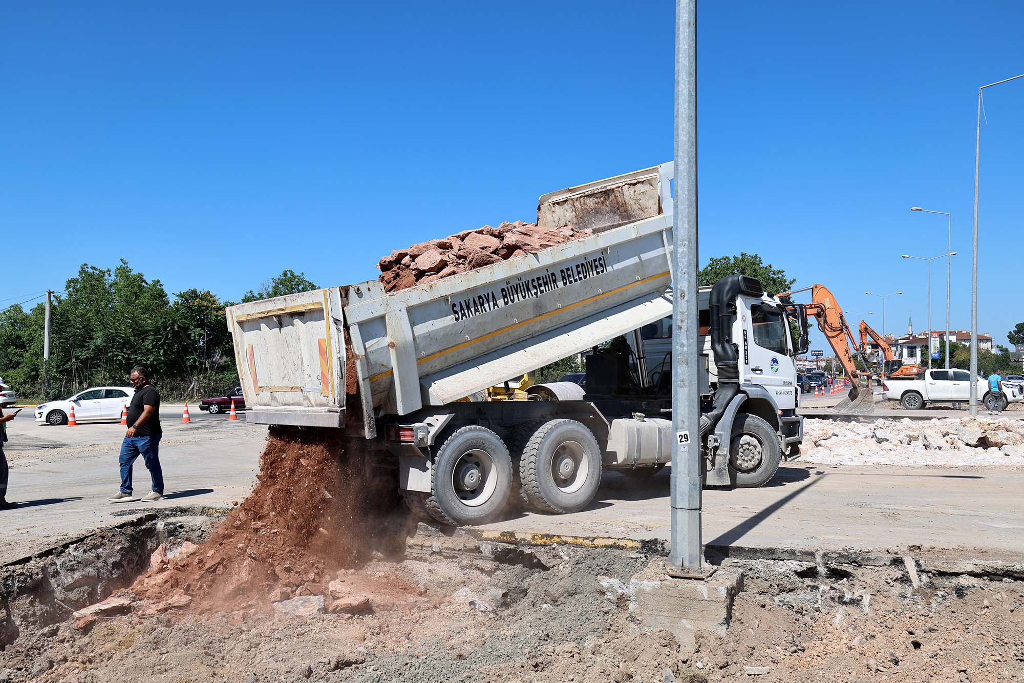 Büyükşehir, Eski Kipa Kavşağı’nı yeni duble yol bağlantısına hazırlıyor