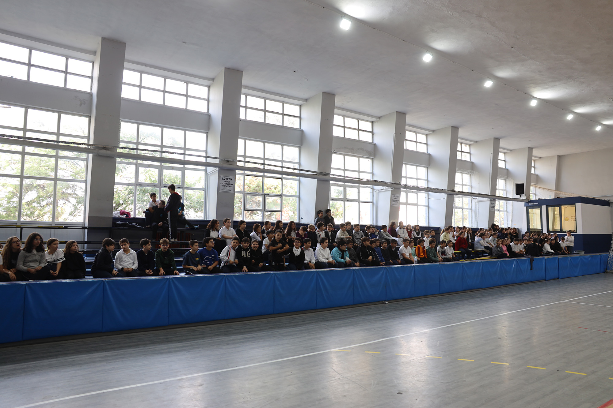 Büyükşehir, geleceğin voleybolcularını yetenek taramalarıyla keşfediyor