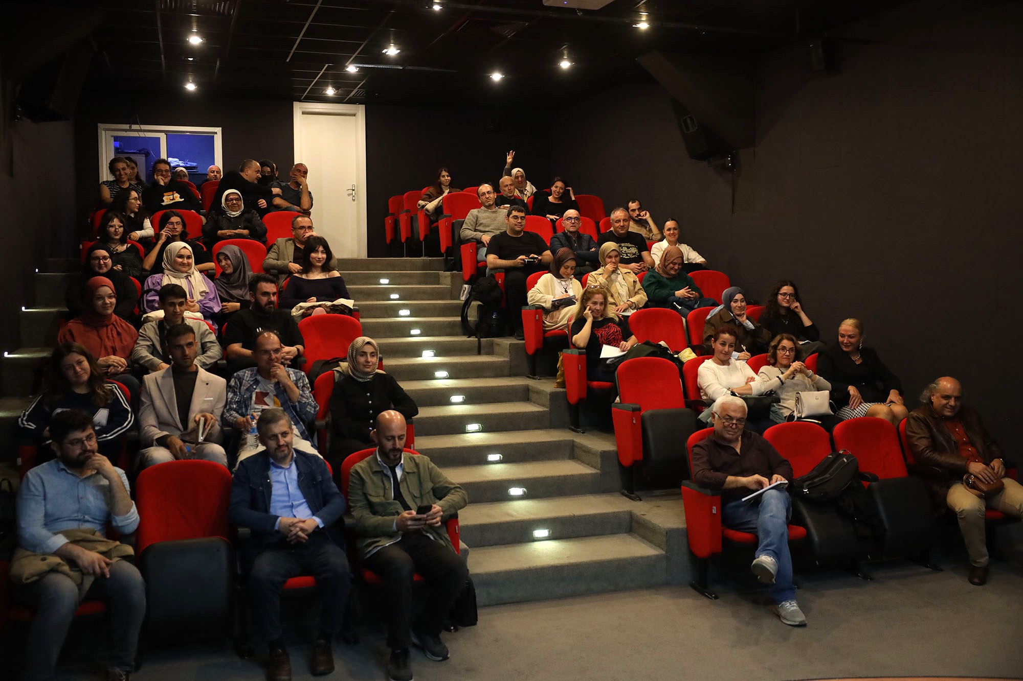 Büyükşehir Akademi’de Felsefe Atölyesi yoğun katılımla başladı