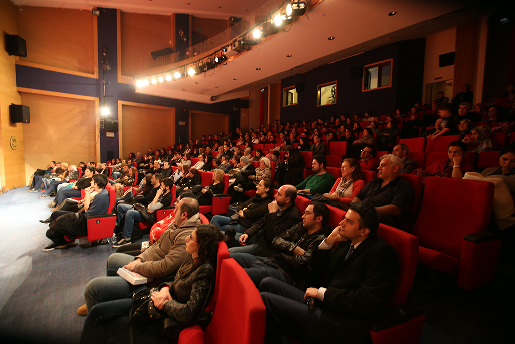 Sakarya Tiyatro’yu Çok Sevdi