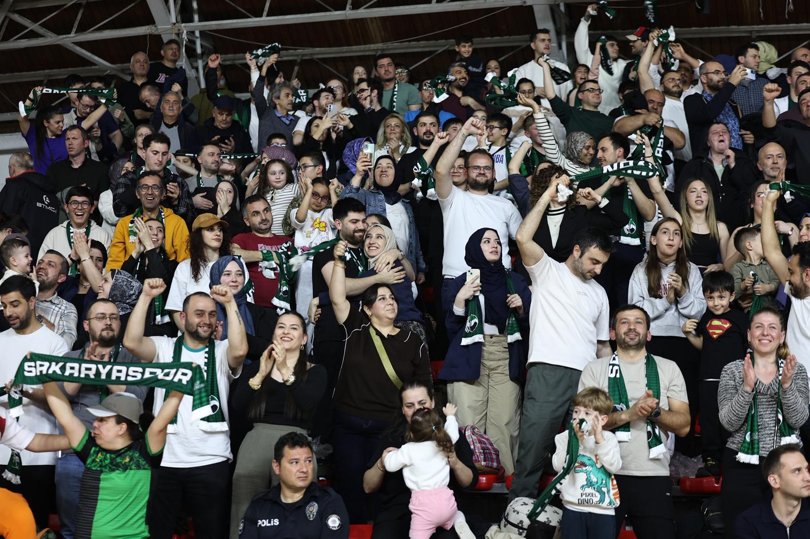 Büyükşehir Play-Off’a galibiyetle başladı: 87-81