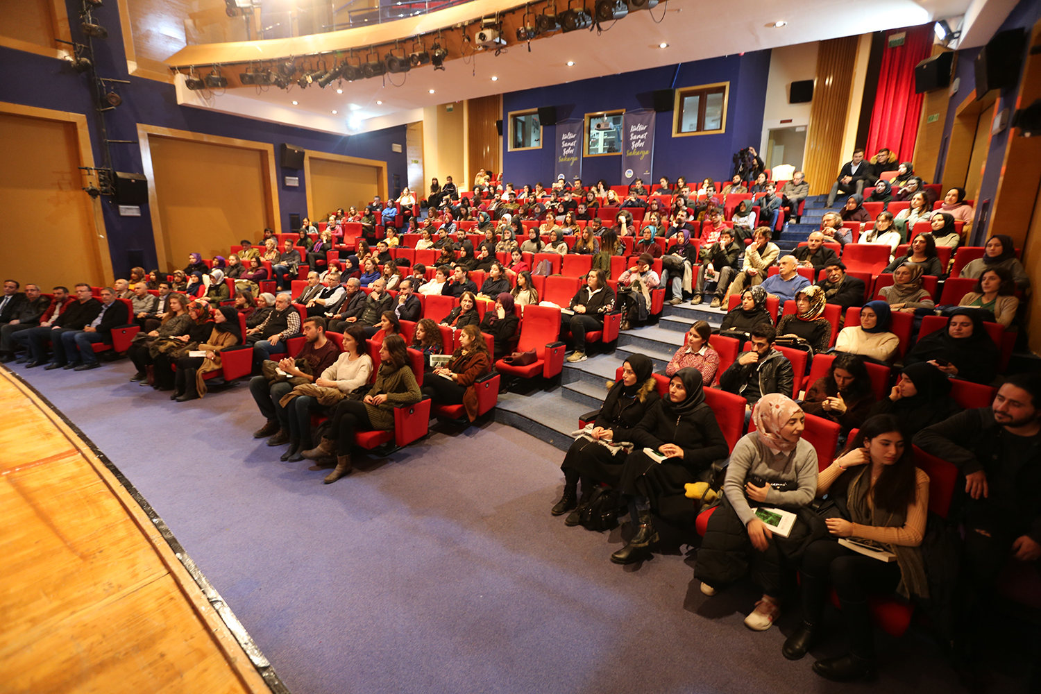 “Biyografiler yazarların hayatına yolculuktur”