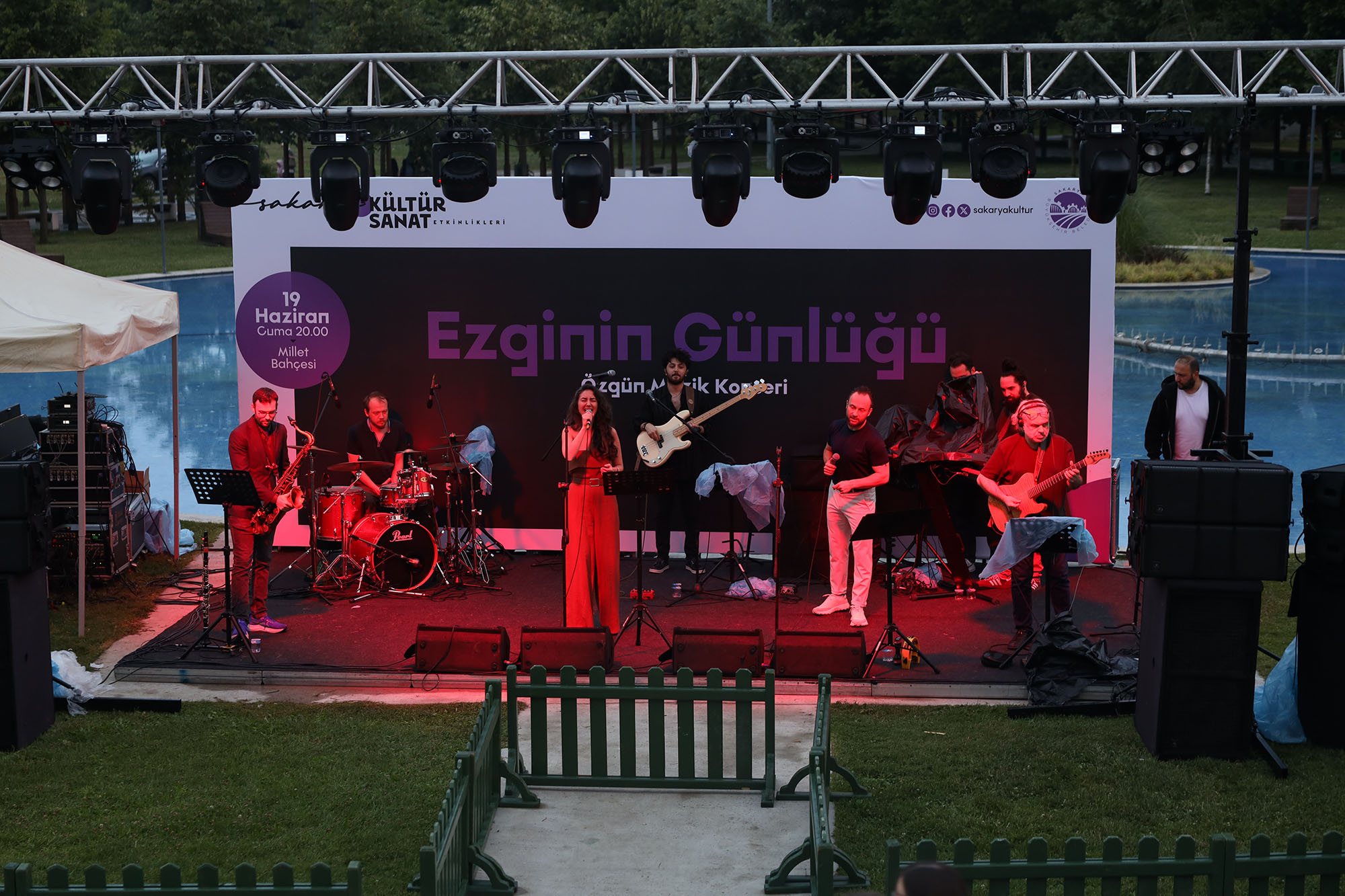 Ezginin Günlüğü konseriyle Millet Bahçesi’nde müzik şöleni yaşandı