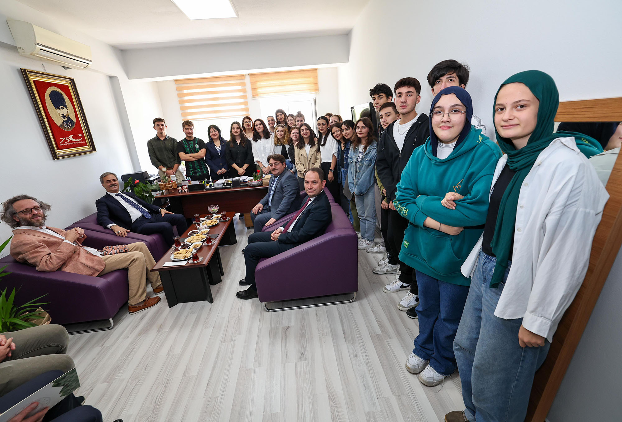 Başkan Alemdar gençler için 3 farklı çalışmayı anlattı ve öğrencilere çağrı yaptı: “Kendi hikâyenizi, kendiniz yazın” 