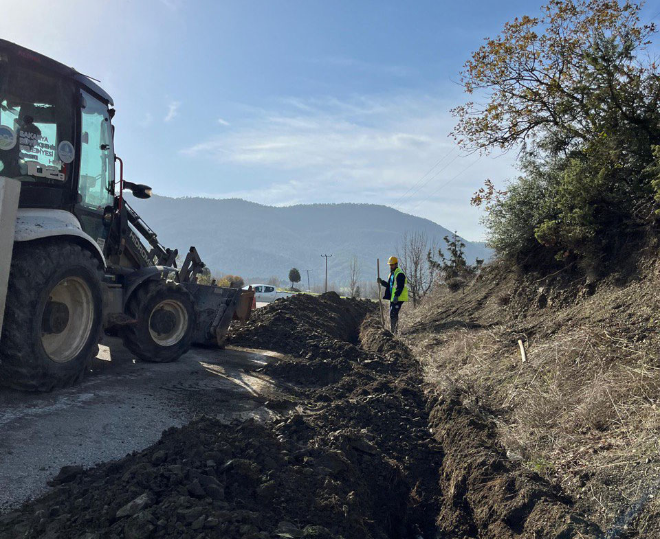 Büyükşehir Taraklı’da bin metrelik hattı sağlıklı içme suyu için yeniledi