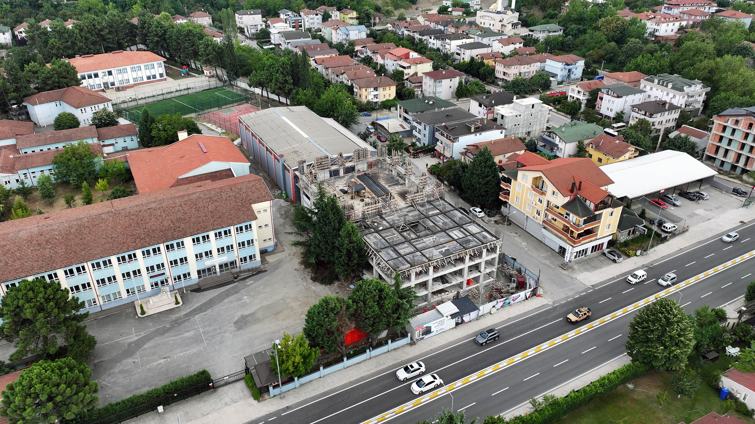 Sapanca Meydanı ve spor salonu projeleri hızla ilerliyor