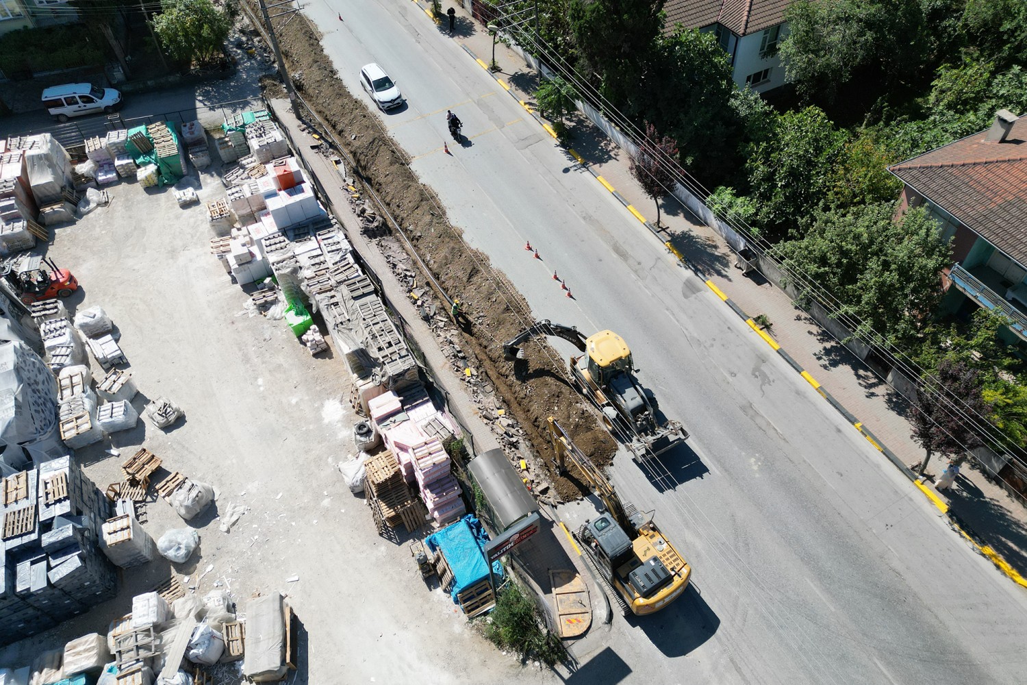 Akyazı’nın altyapısı Büyükşehir Belediyesi’nin çalışmaları ile güçleniyor