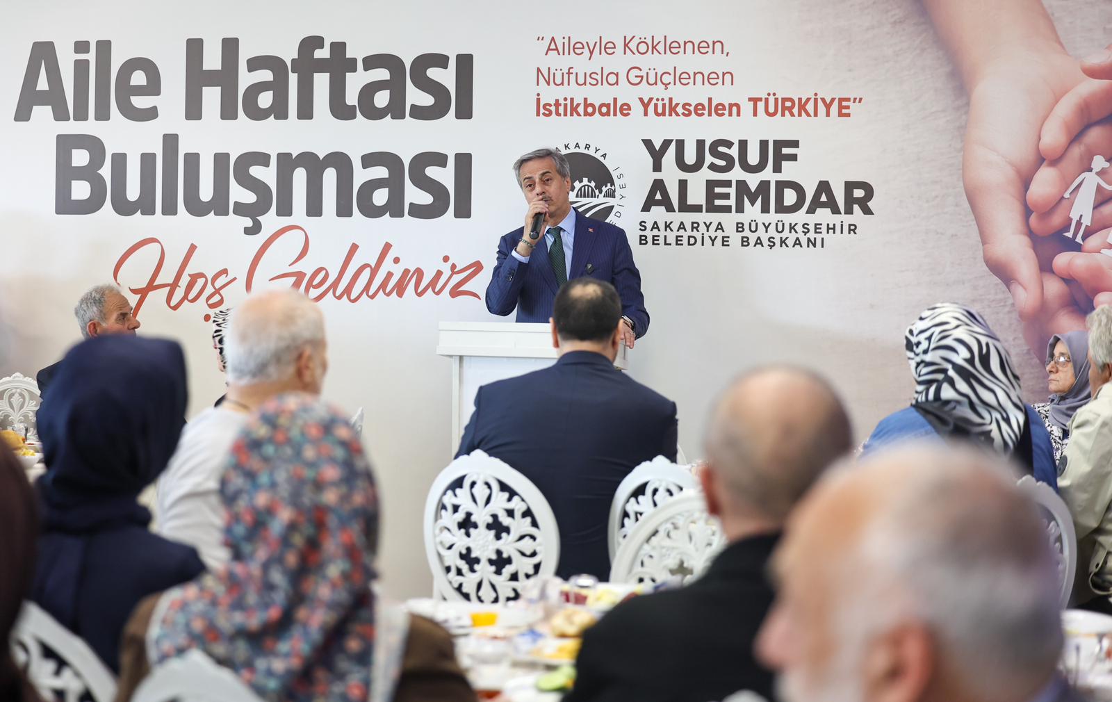 Yusuf Alemdar YADEM sakinleri ve çiftlerle aynı sofrada: “Aile, her şeydir”