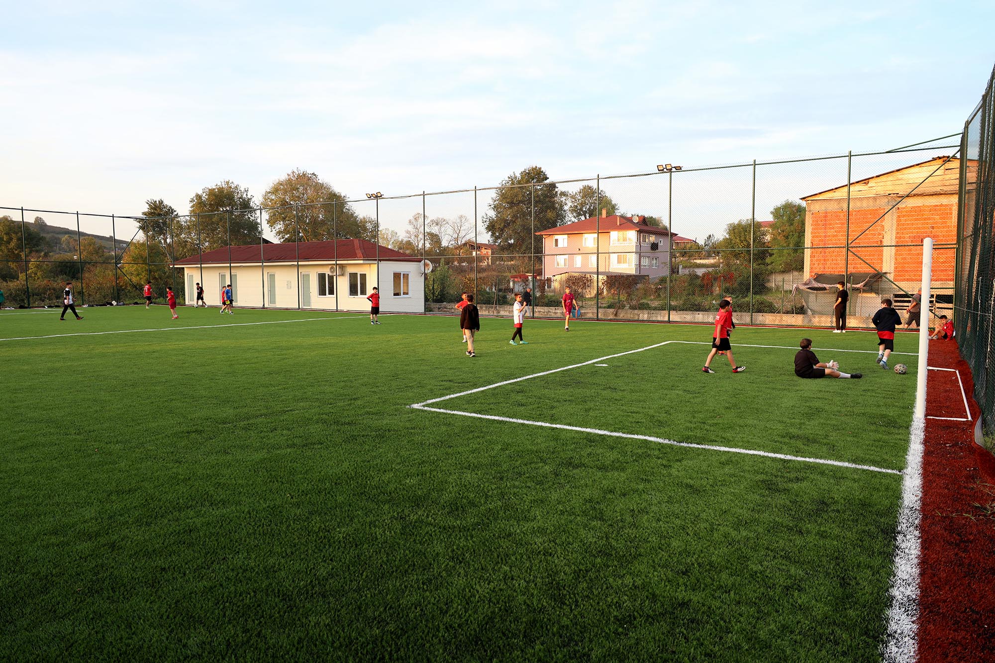 Karasu Limandere yeni spor tesisine kavuştu