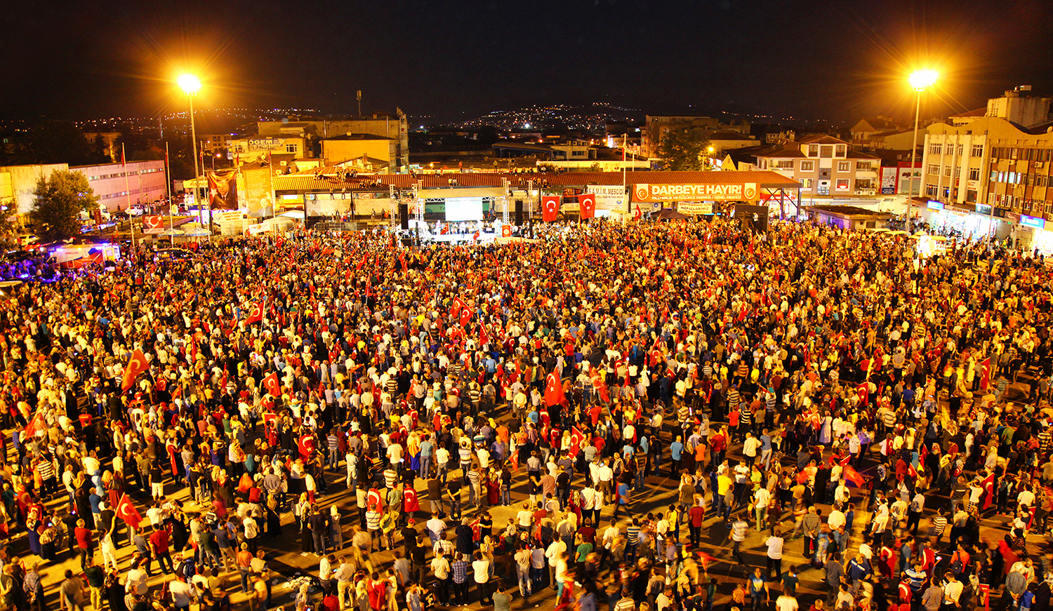 Milletin zaferi 15 Temmuz’da Demokrasi Meydanı’nda buluşalım