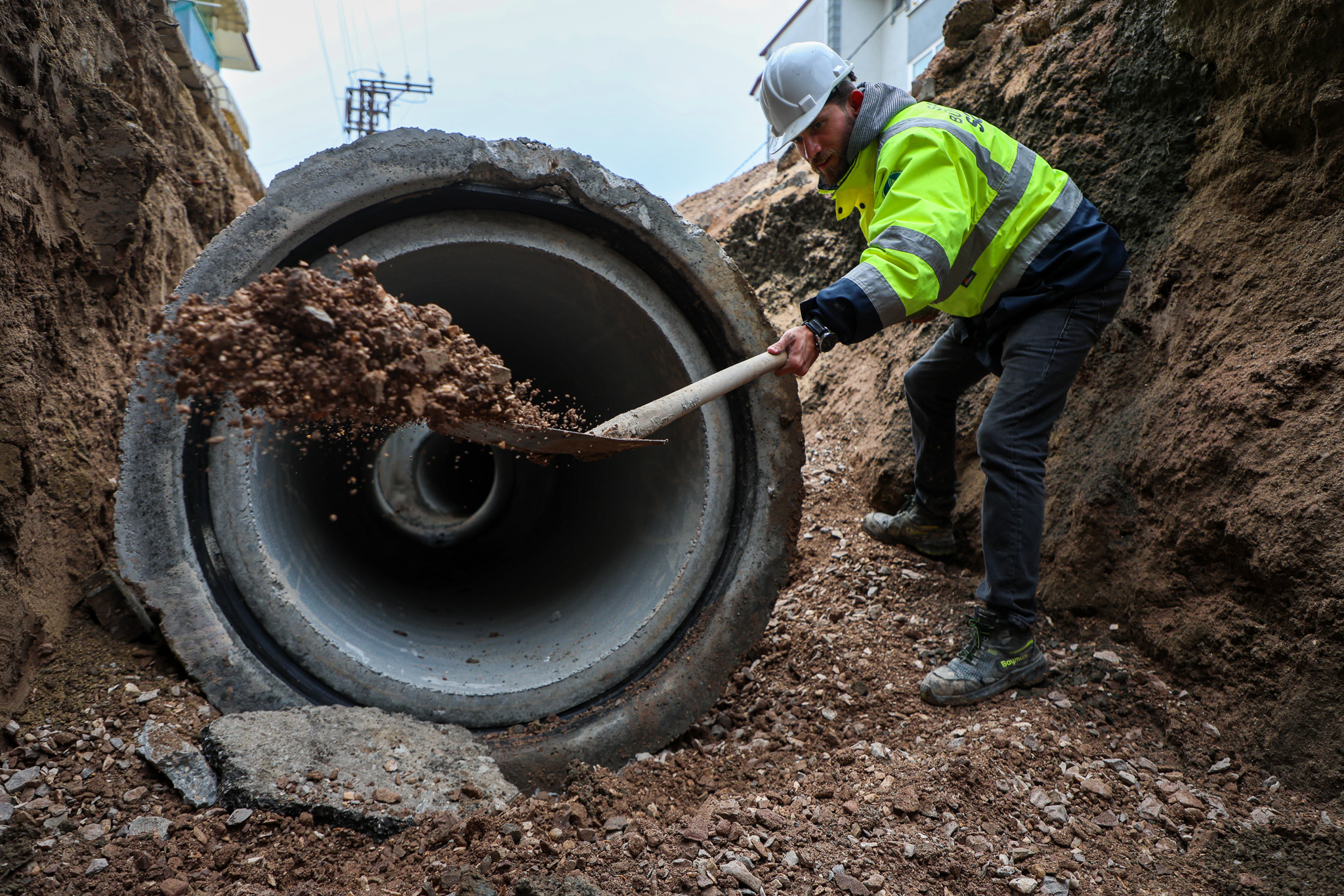 Erenler’in yeni ulaşım koridoruna SASKİ’den 5 kilometrelik yağmur suyu hattı