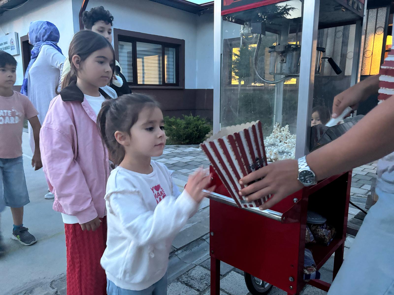 Büyükşehir’in Yaz Sineması ilçelerde yaz akşamlarına renk katıyor