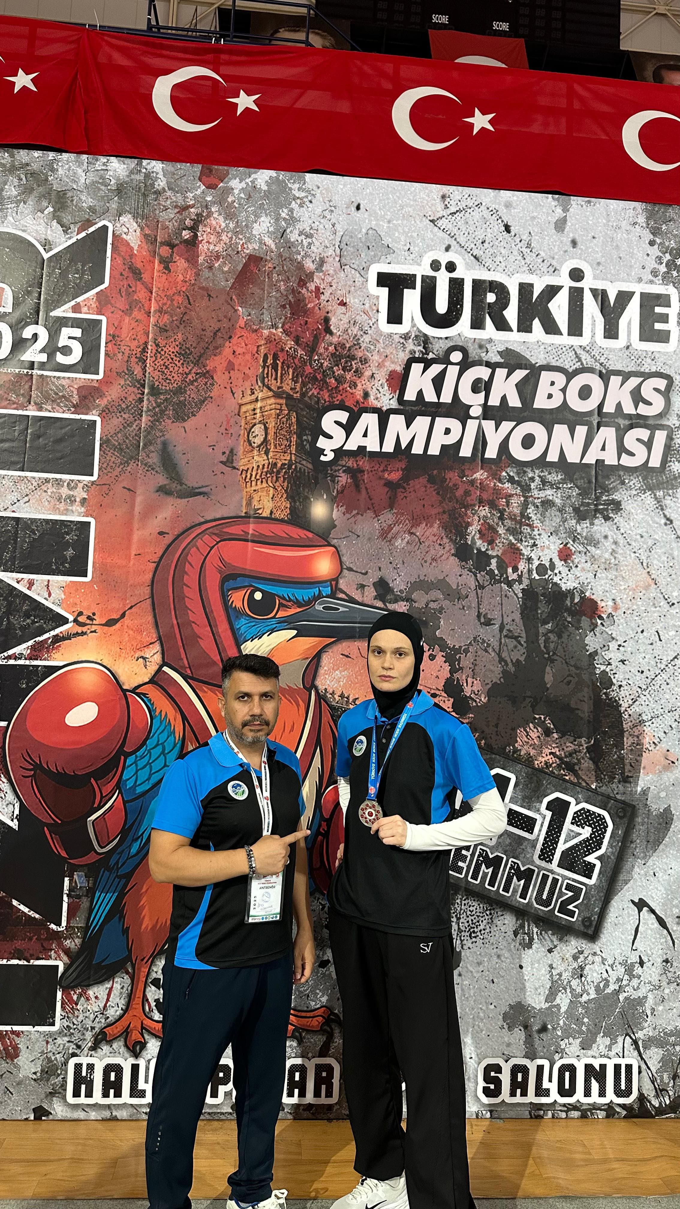 Büyükşehir Kick Boks sporcularından İzmir’de madalya yağmuru
