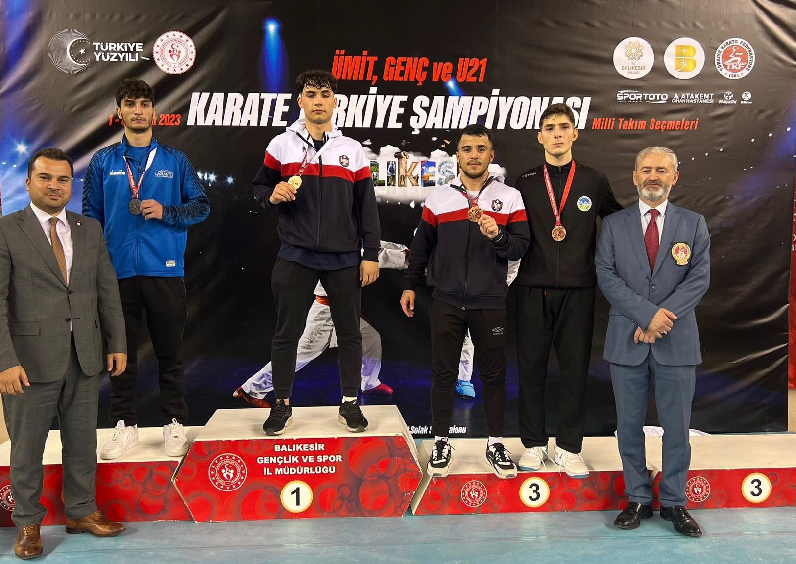 Büyükşehir karate sporcularından gurur tablosu