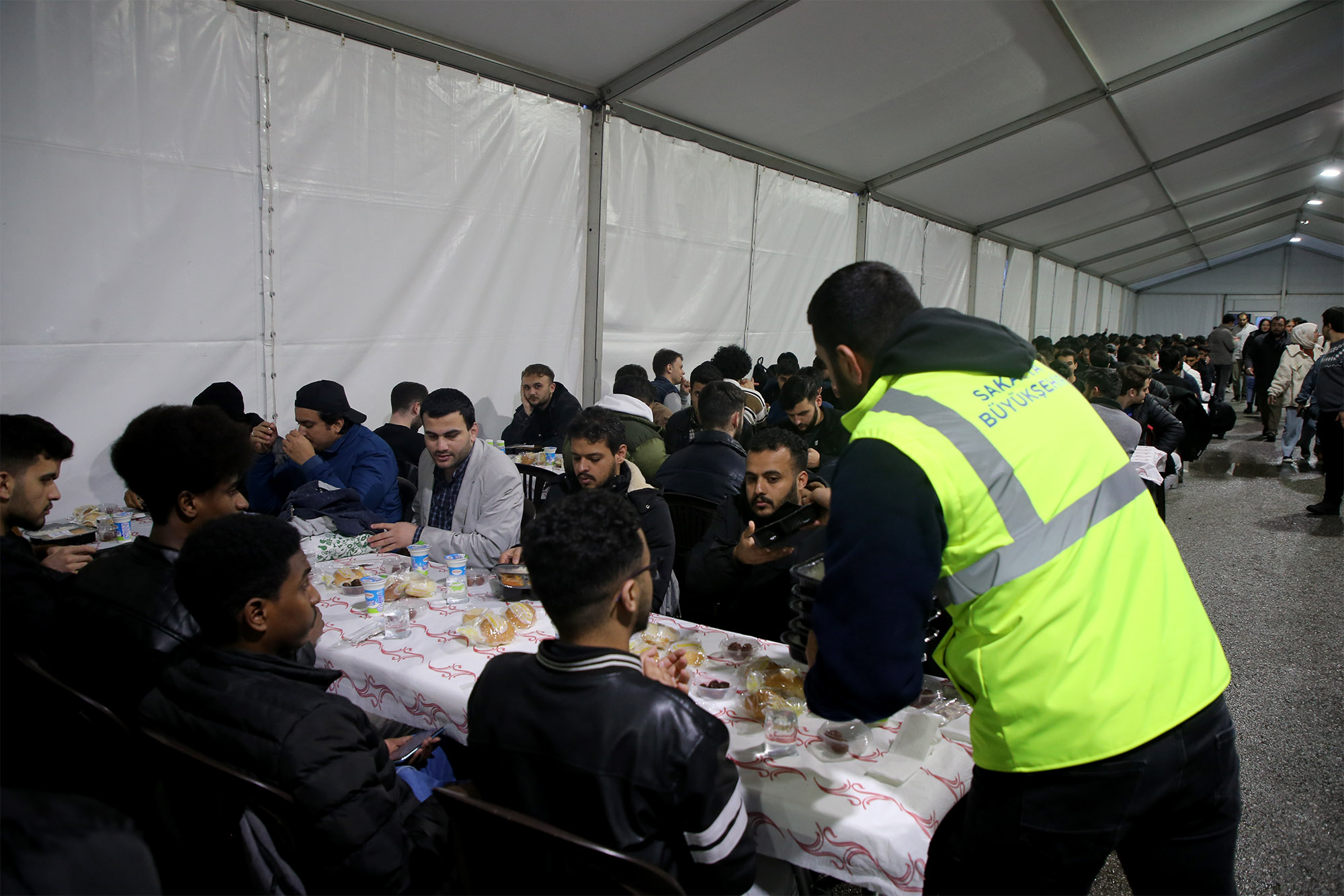 Büyükşehir’in iftar geleneği: Farklı diller ve kültürler Ramazan’da aynı duada buluşuyor