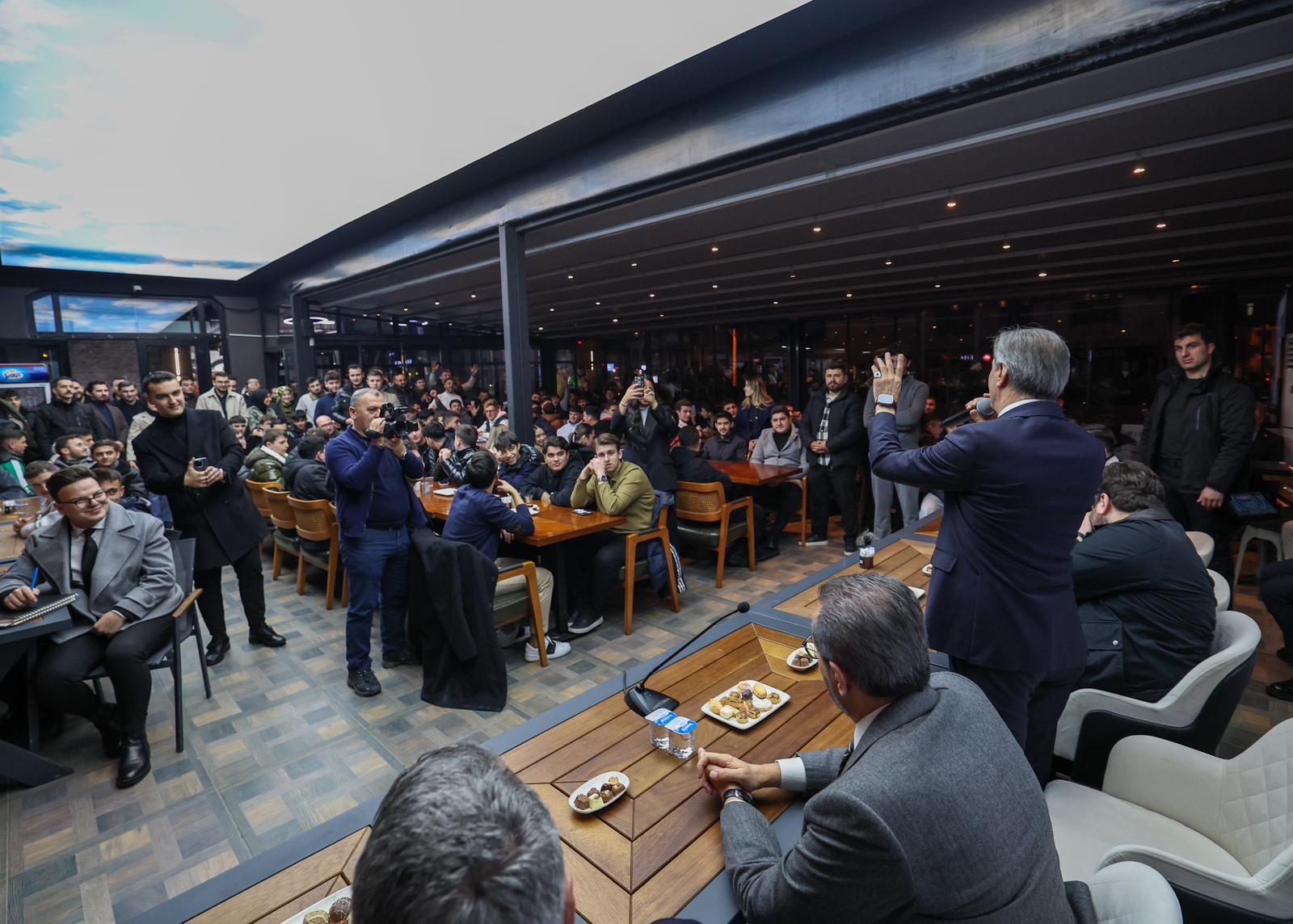 “Gençlerin yarınları için şehrimizde büyük yatırımları hayata geçiriyoruz”